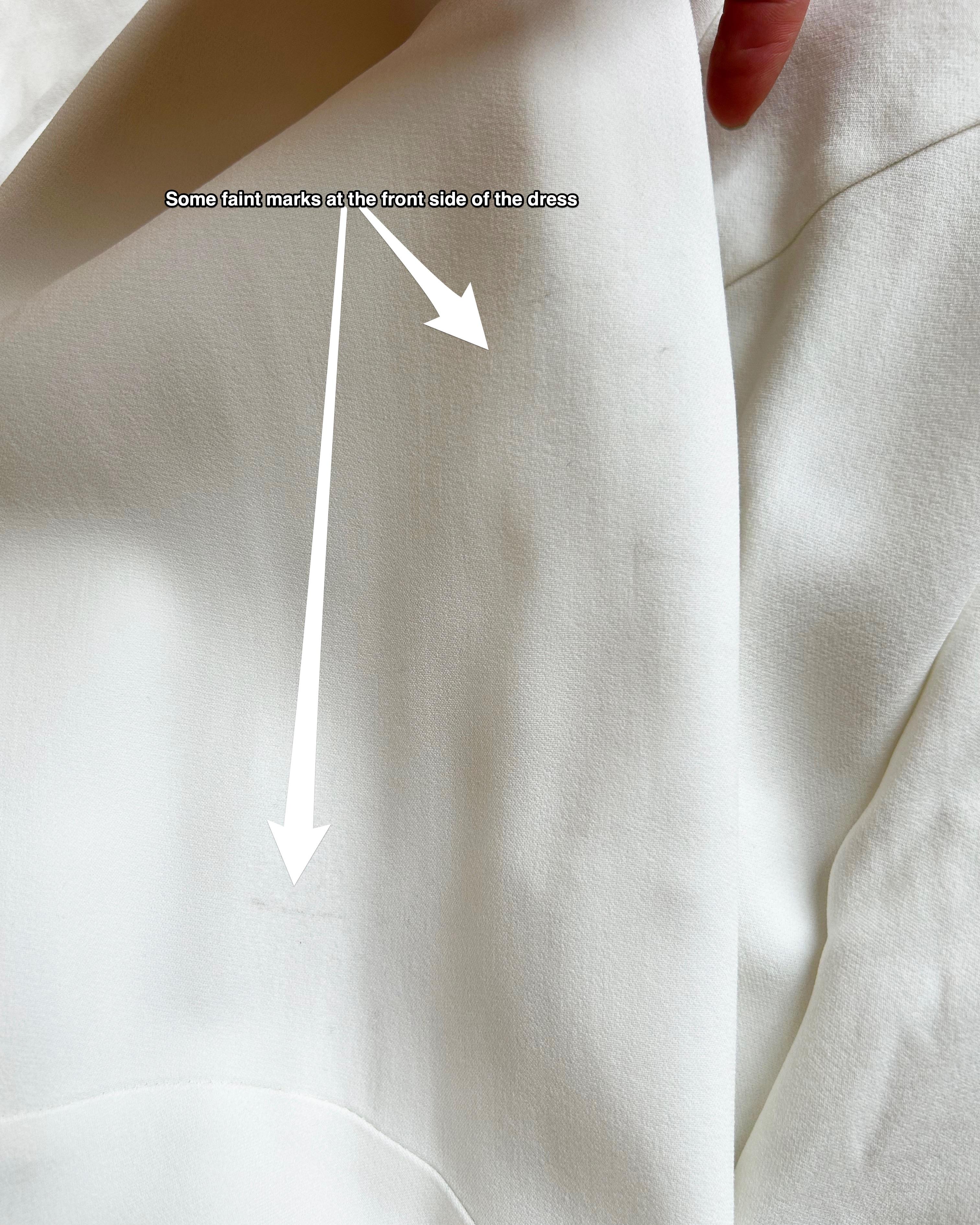 Valentino vintage dos nu blanc ivoire robe de mariée ajustée avec traîne en vente 12