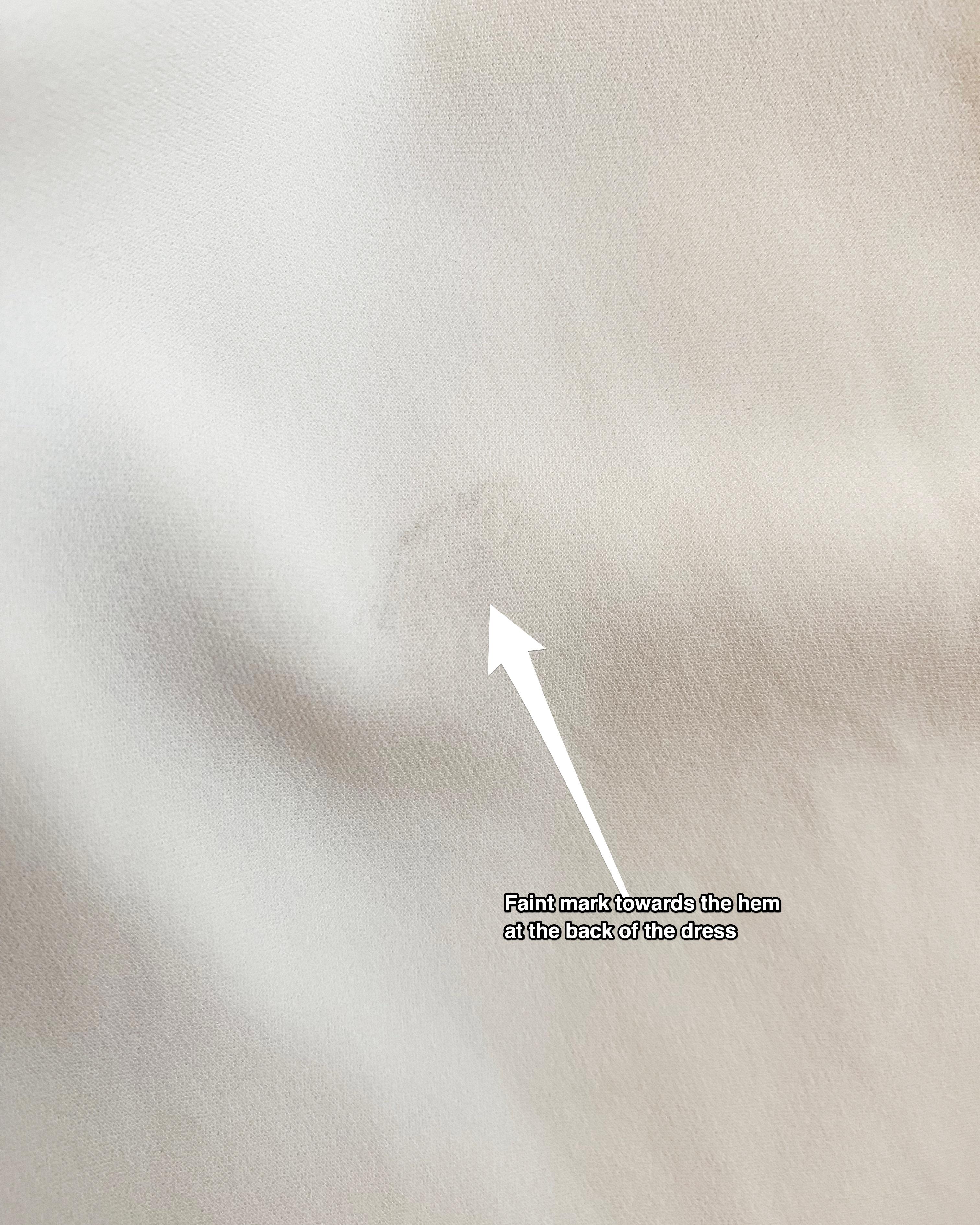 Valentino vintage dos nu blanc ivoire robe de mariée ajustée avec traîne en vente 15