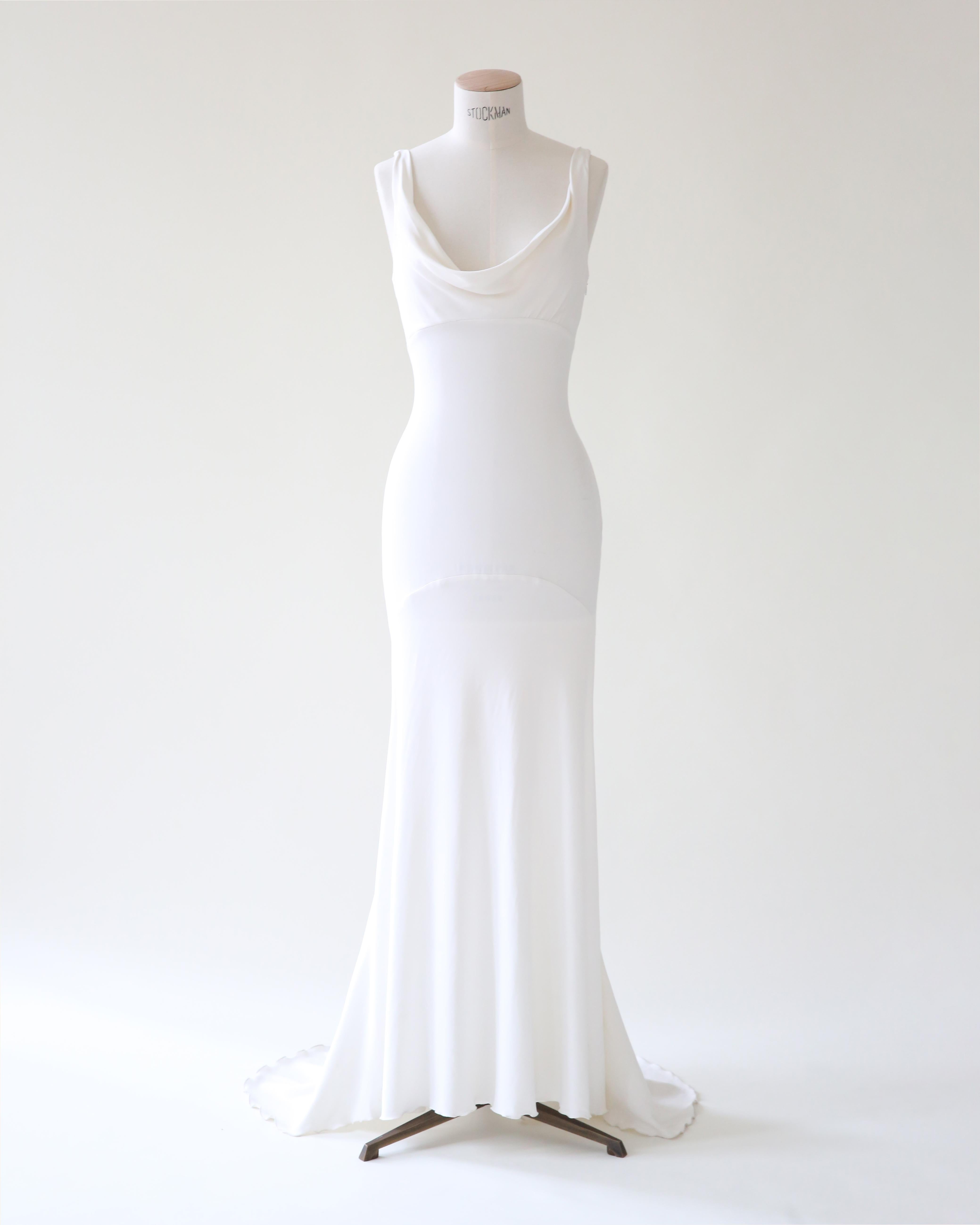Blanc Valentino vintage dos nu blanc ivoire robe de mariée ajustée avec traîne en vente