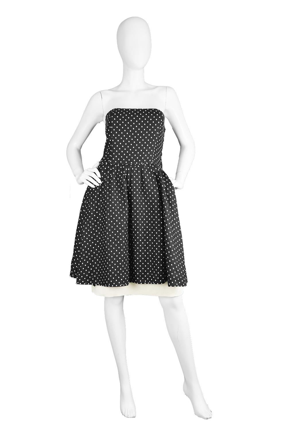  A Valentino Night vintage black and cream polka dot linen flared dress from the 1980s with a strapless design and tiered skirt. 

Click 'Continue Reading' below to see size & description. 

Estimated Size: UK 6-8/ US 2-4/ EU 34-36. Please check