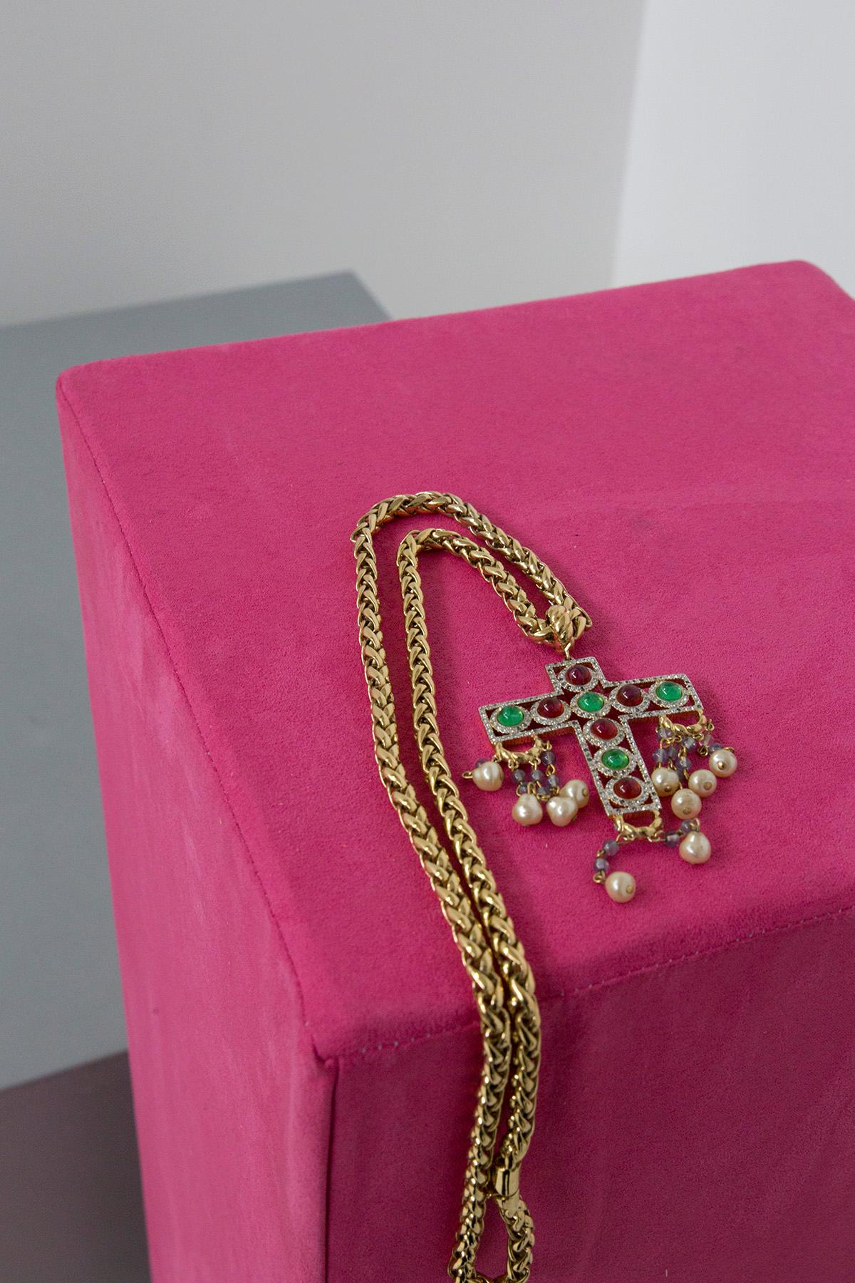 Women's Valentino vintage chain necklace with stones