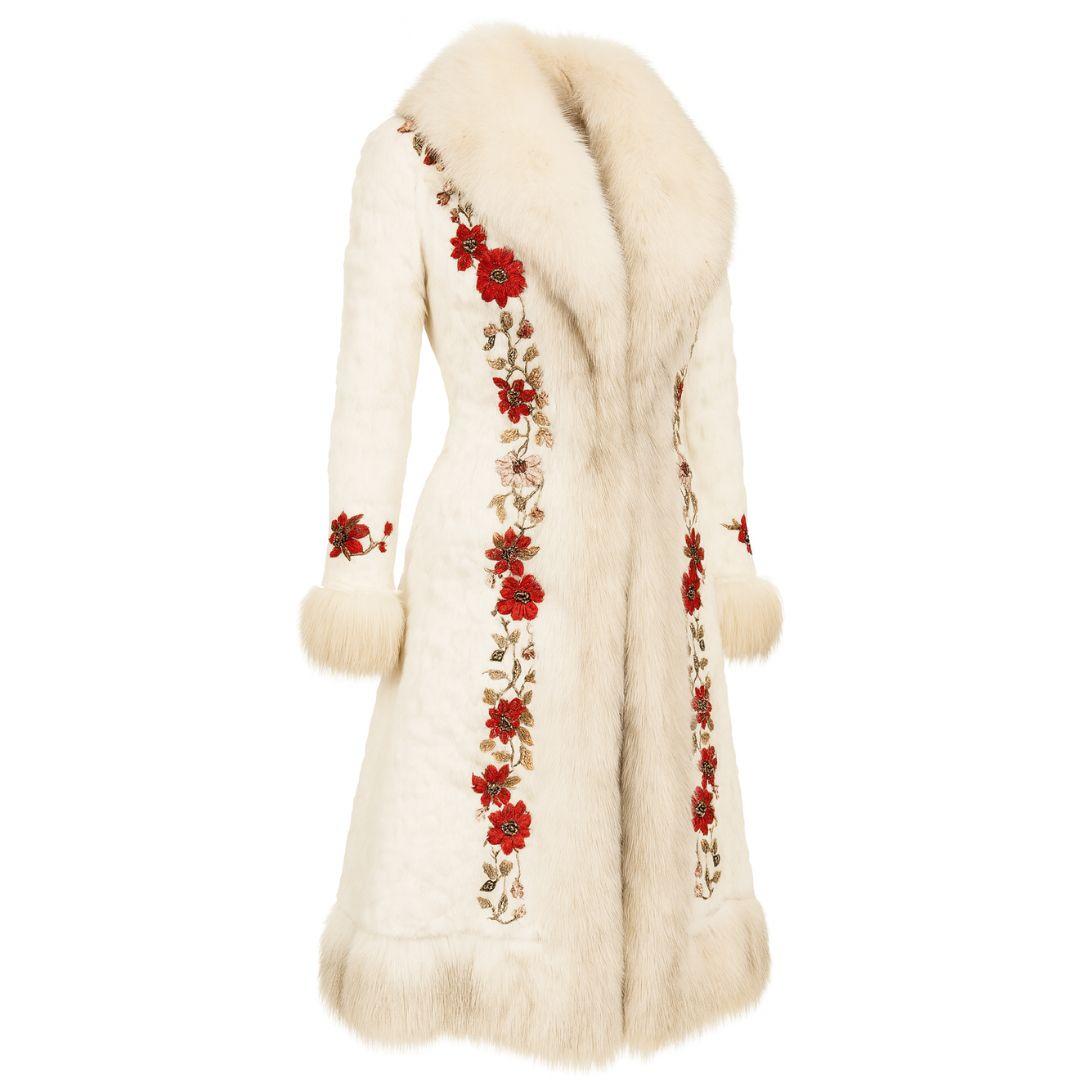 Beige Valentino Vintage ricamato in pelliccia di volpe di capretto taglia 2 in vendita