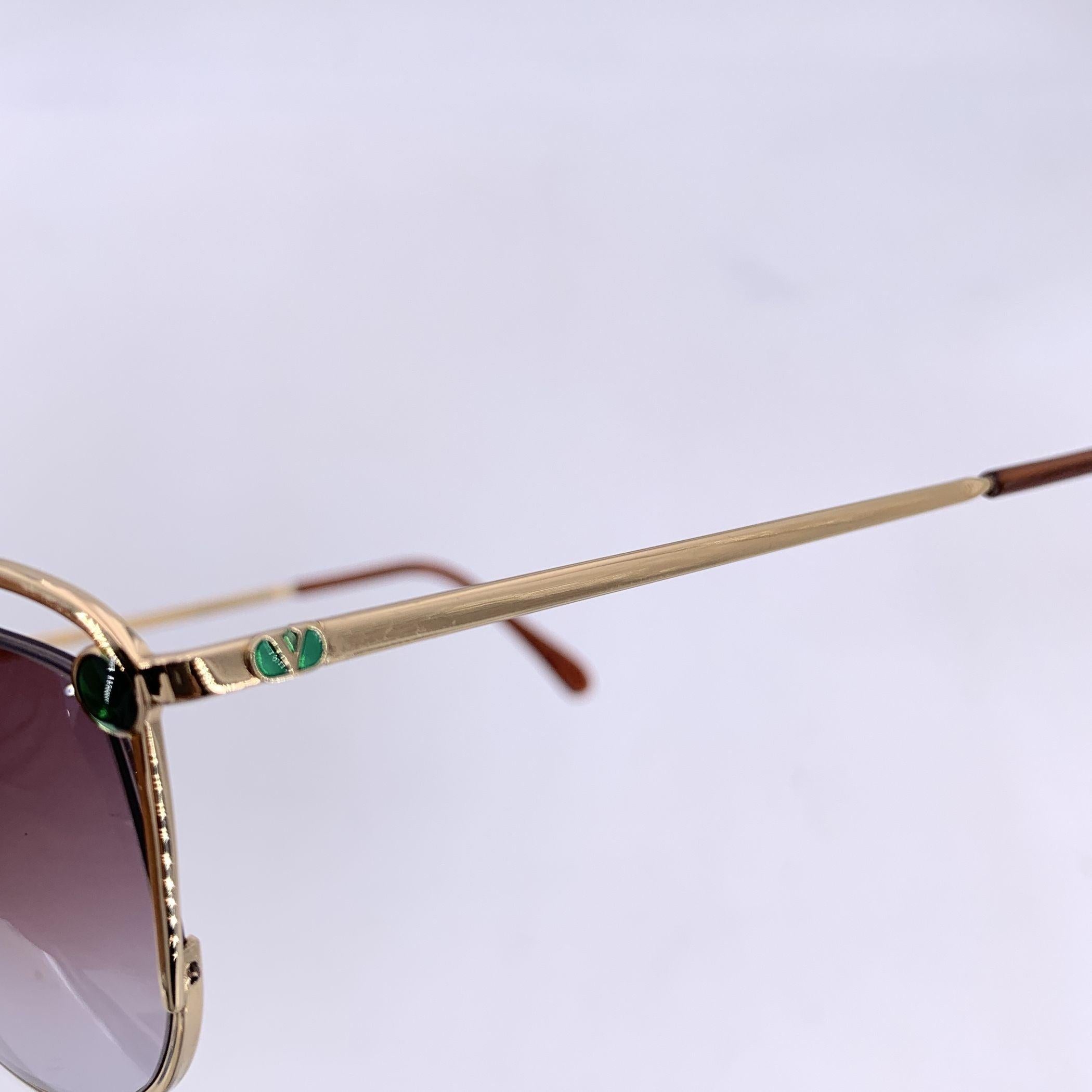 Valentino Vintage Gold Metall Grün Sonnenbrille Mod. V390 54/17 135mm im Zustand „Hervorragend“ im Angebot in Rome, Rome