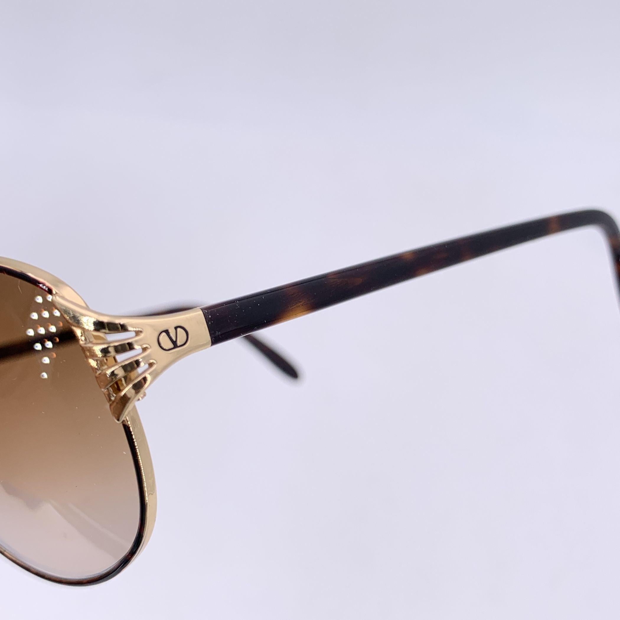 Valentino Vintage Gold Metall Oval Sonnenbrille Mod. V433 55/16 135mm im Zustand „Hervorragend“ im Angebot in Rome, Rome