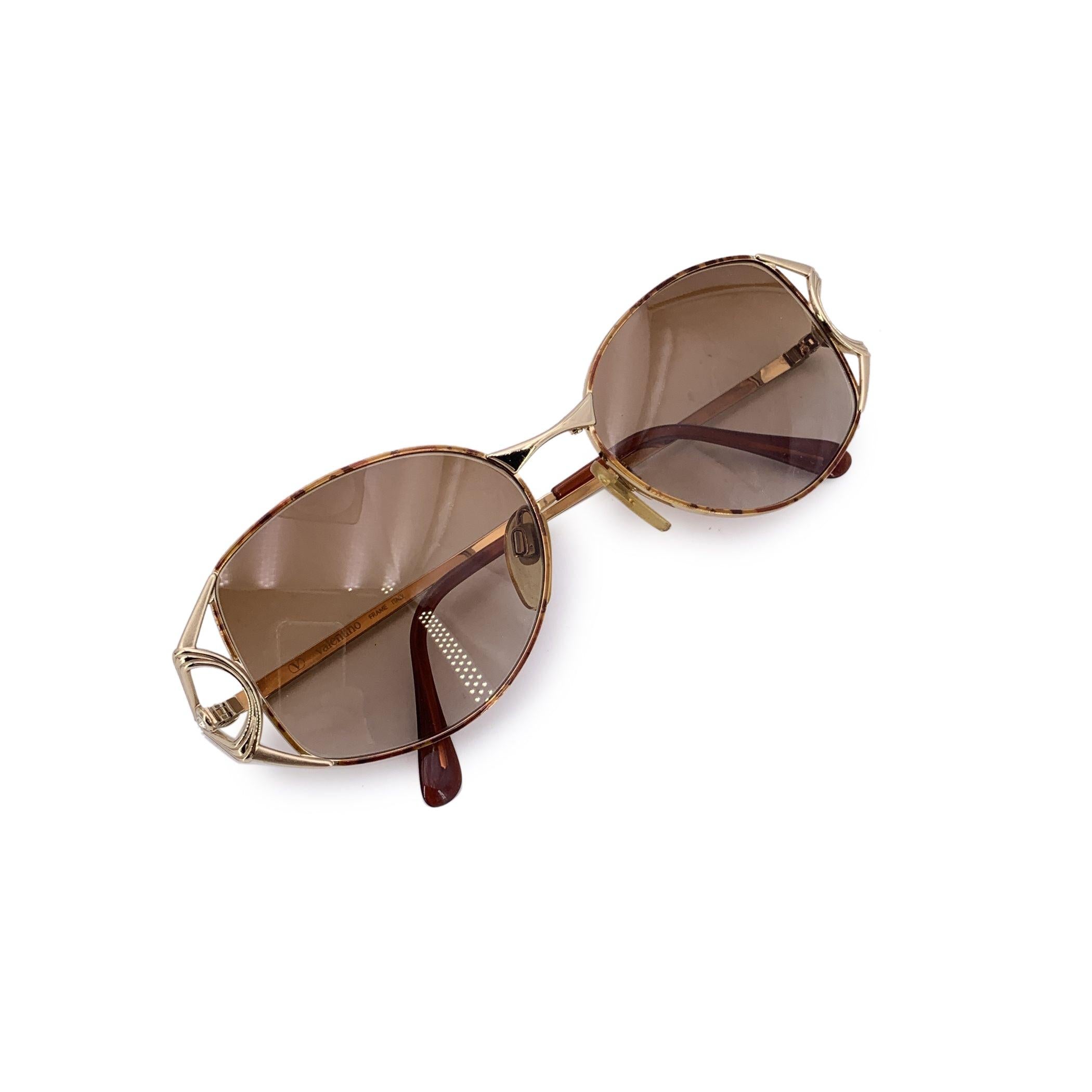Valentino Vintage Gold Metall Oval Sonnenbrille Mod. V465 53/16 130mm im Angebot 1