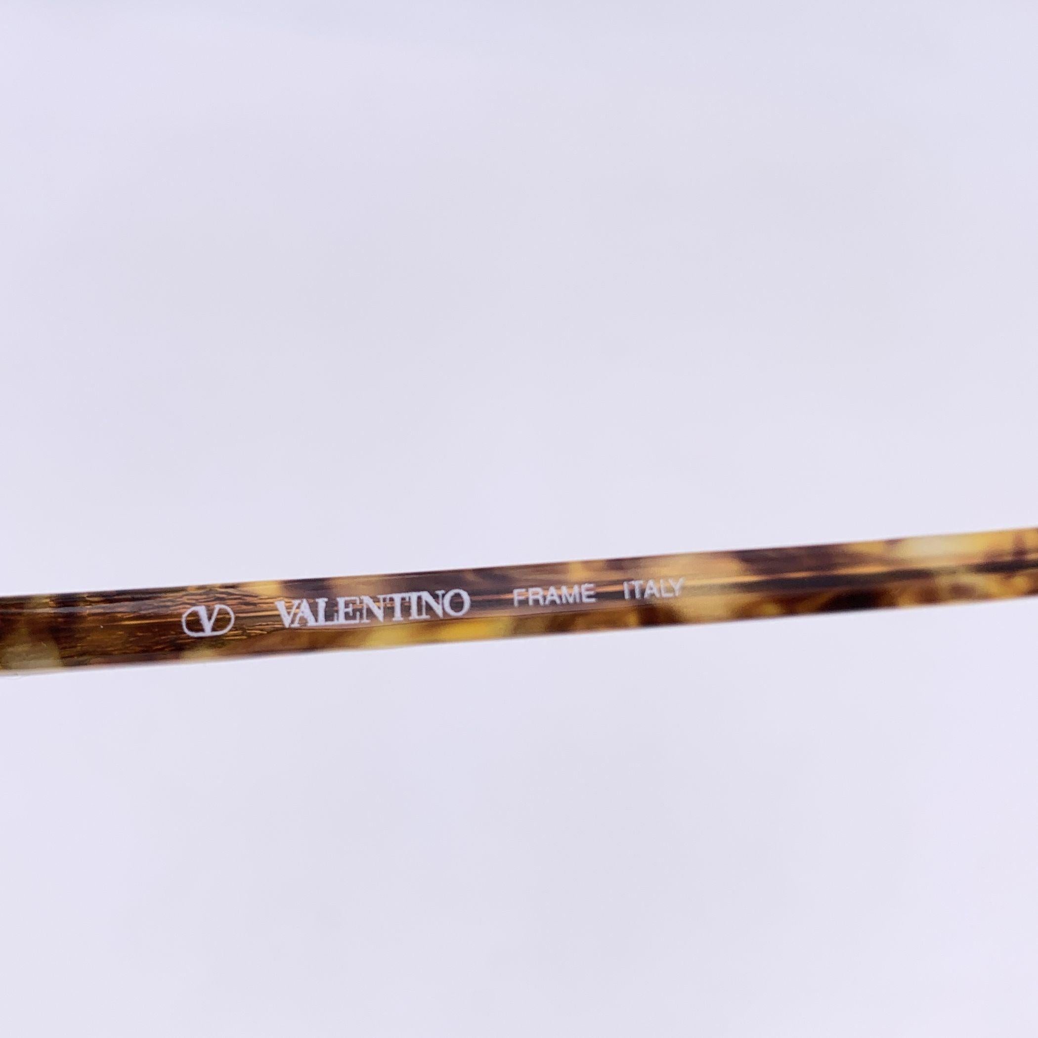 Gray Valentino Vintage Gold Metal Round Sunglasses Mod. V415 52/20 135mm For Sale