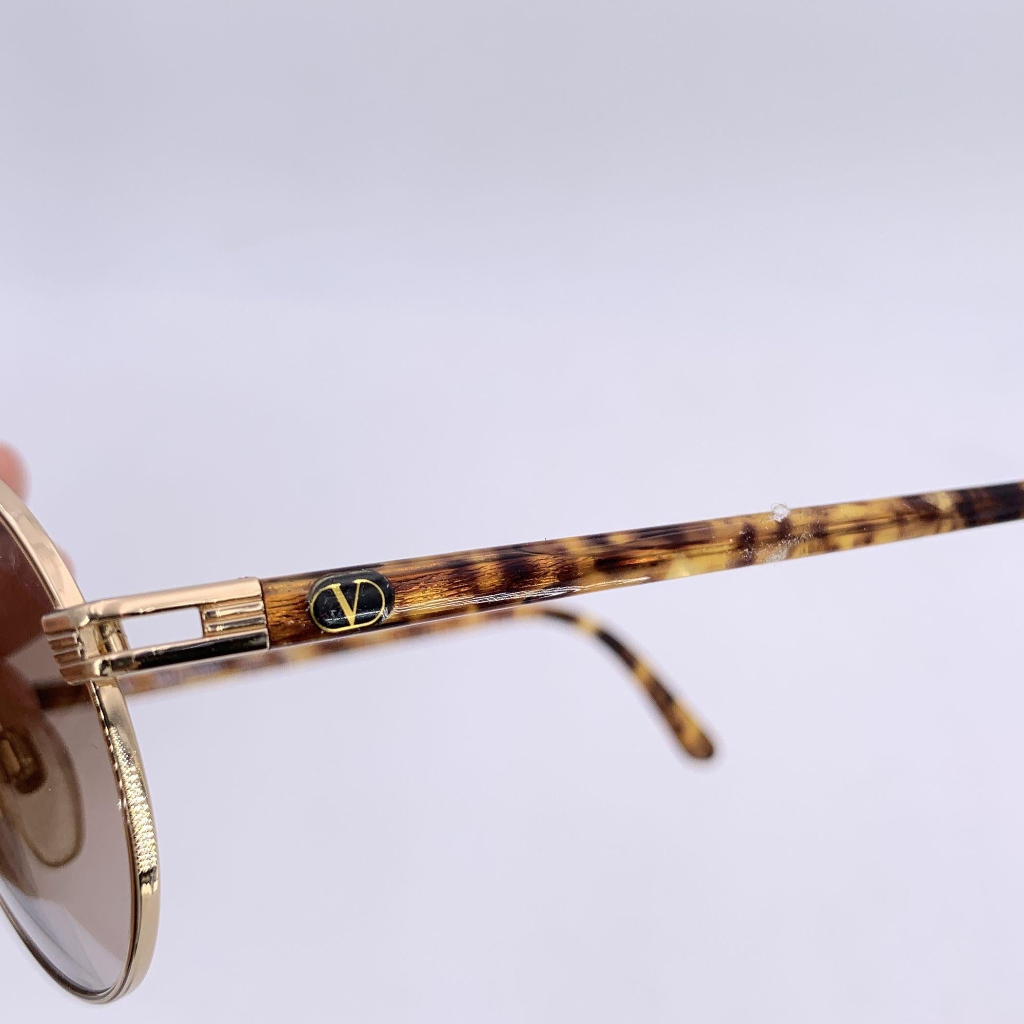 Women's Valentino Vintage Gold Metal Round Sunglasses Mod. V415 52/20 135mm For Sale