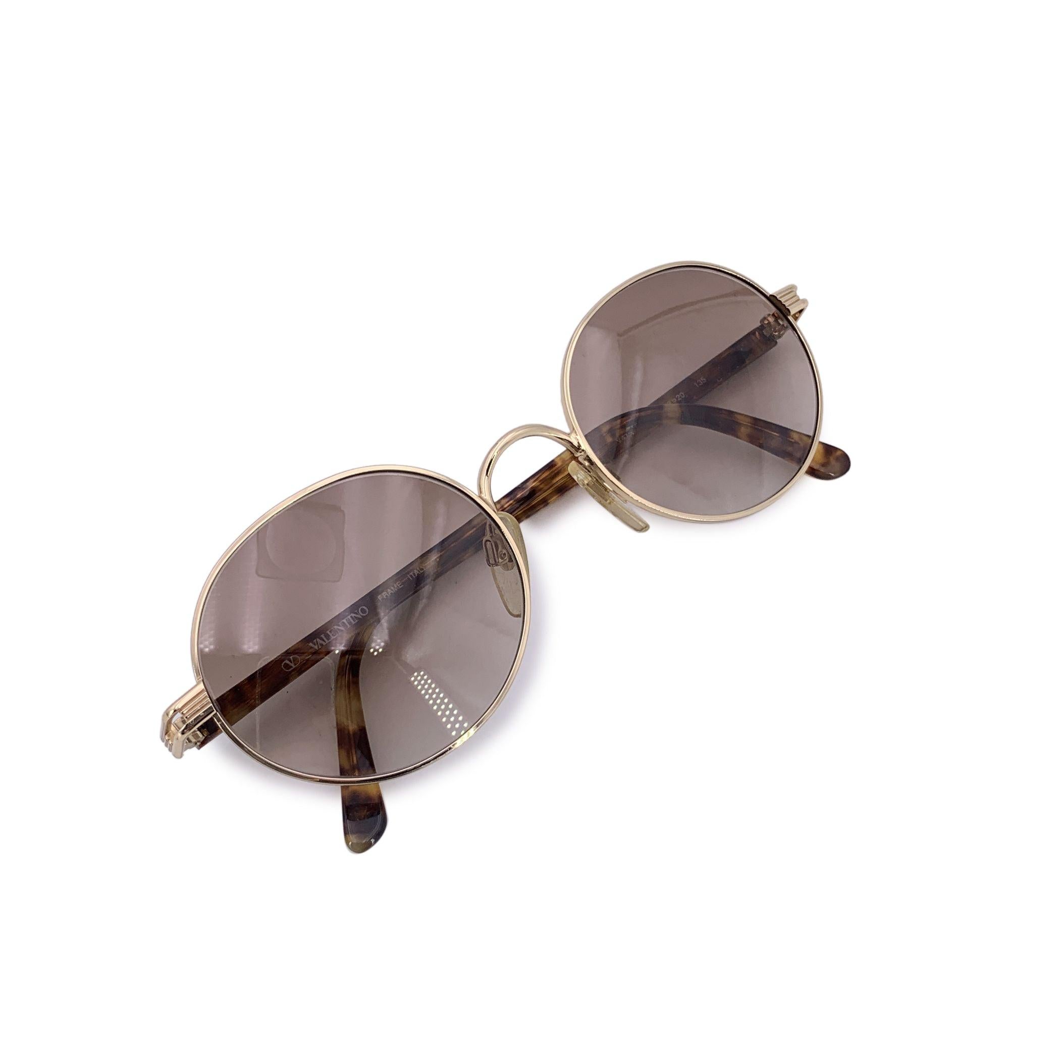 Valentino Vintage Gold Metal Round Sunglasses Mod. V415 52/20 135mm For Sale 1