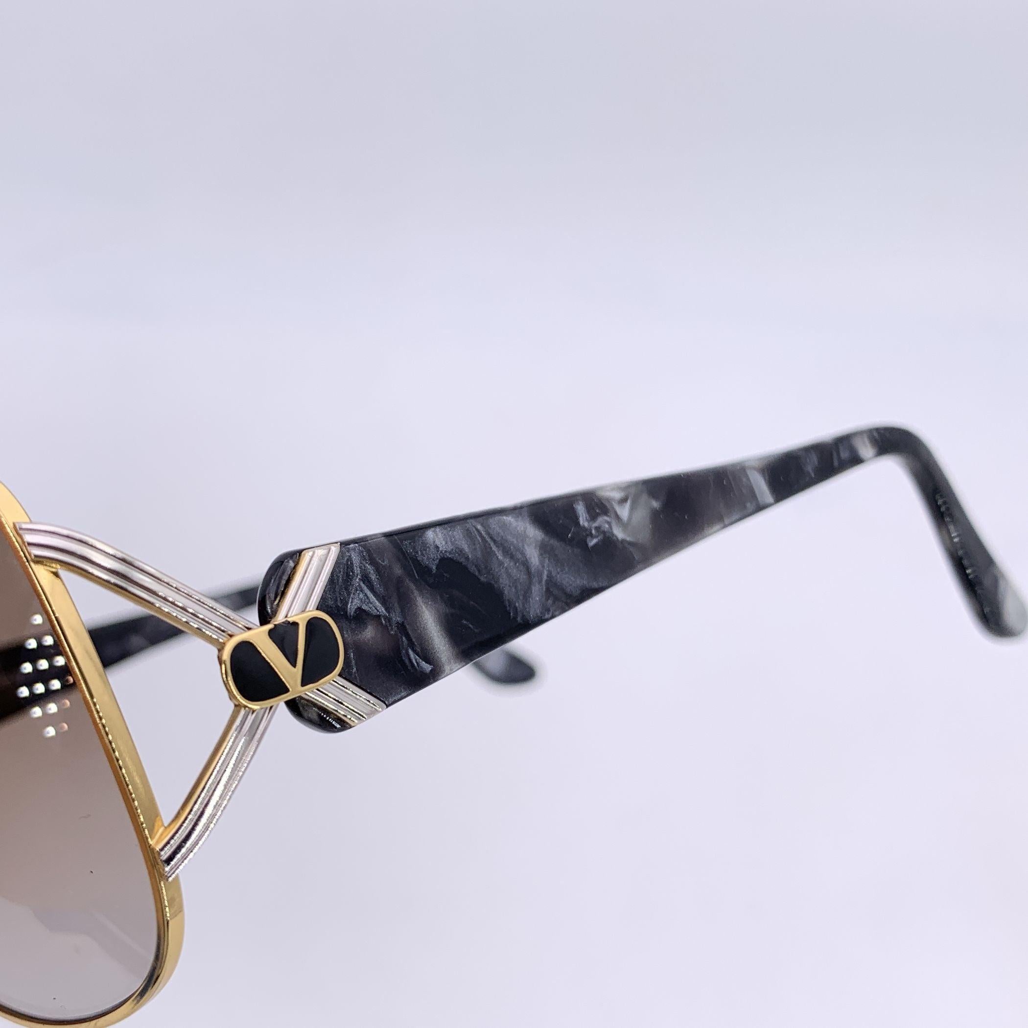 Valentino Vintage Gold Metall Sonnenbrille Mod. V350 56/14 130mm im Zustand „Hervorragend“ im Angebot in Rome, Rome