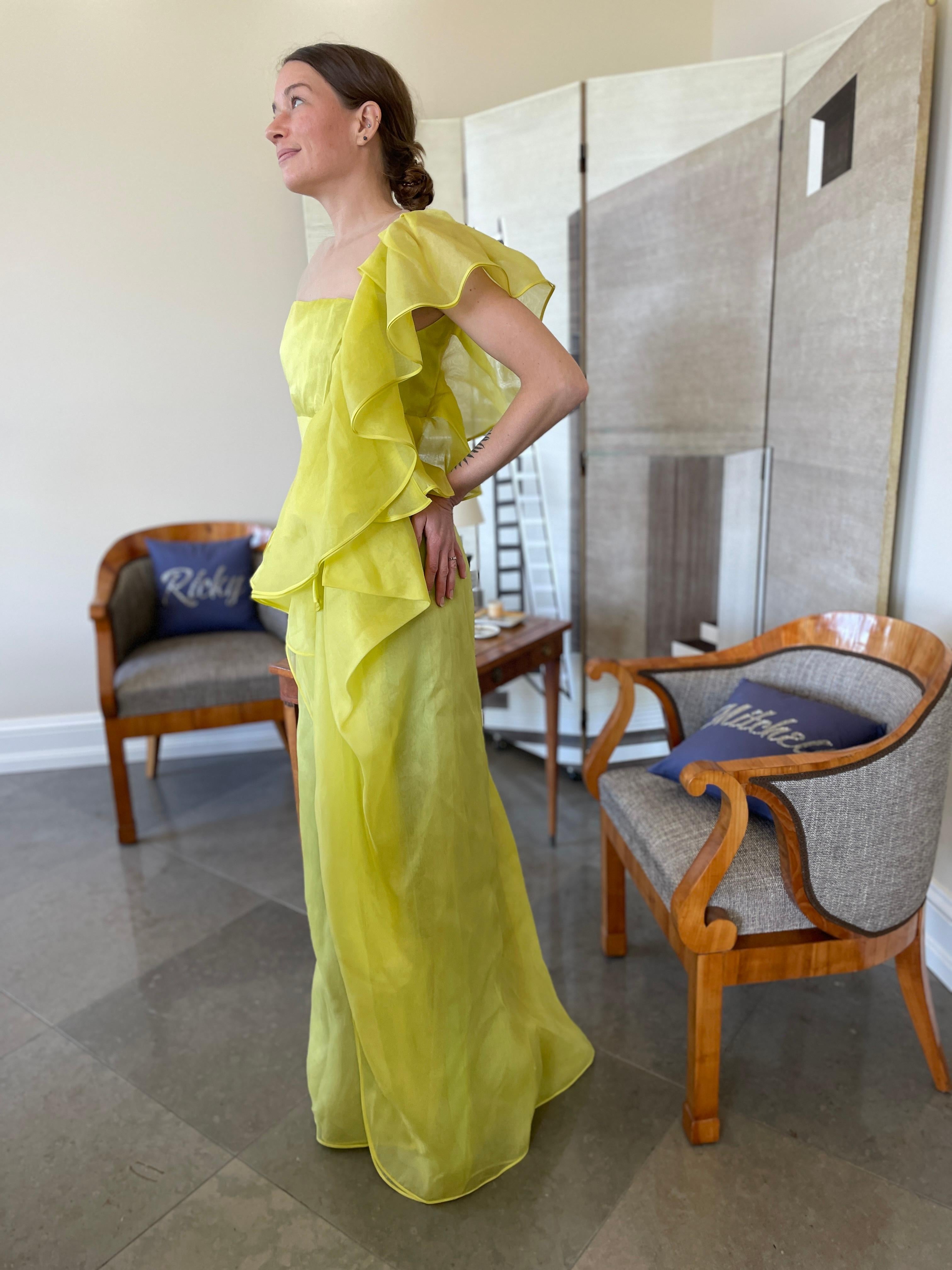 Valentino Vintage Green Silk Evening Dress with Sheer Bodice and Grand Ruff For Sale 2