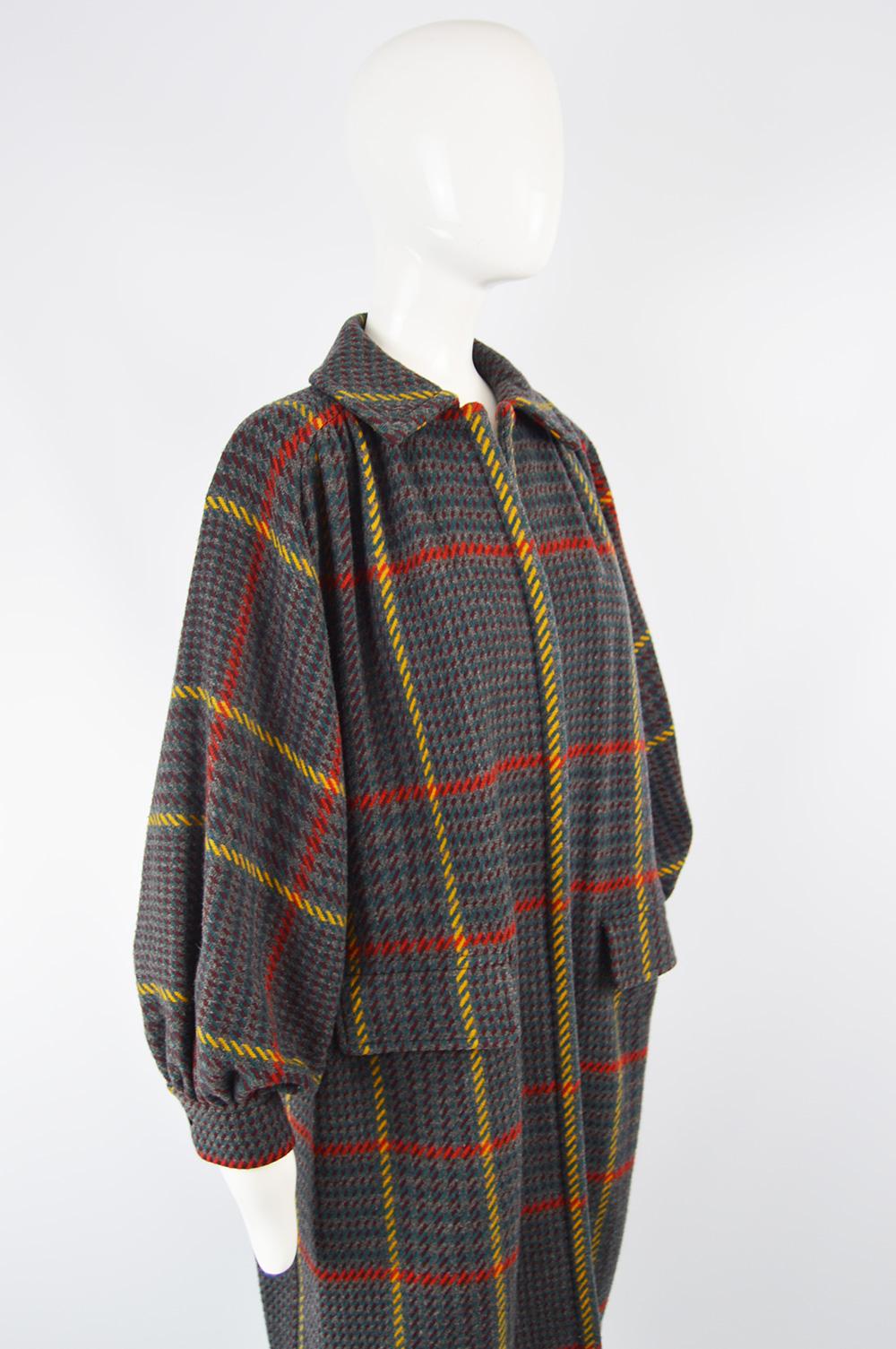 Valentino Vintage Grey Checked Wool Oversized Gathered Back Coat, 1980s For Sale 2
