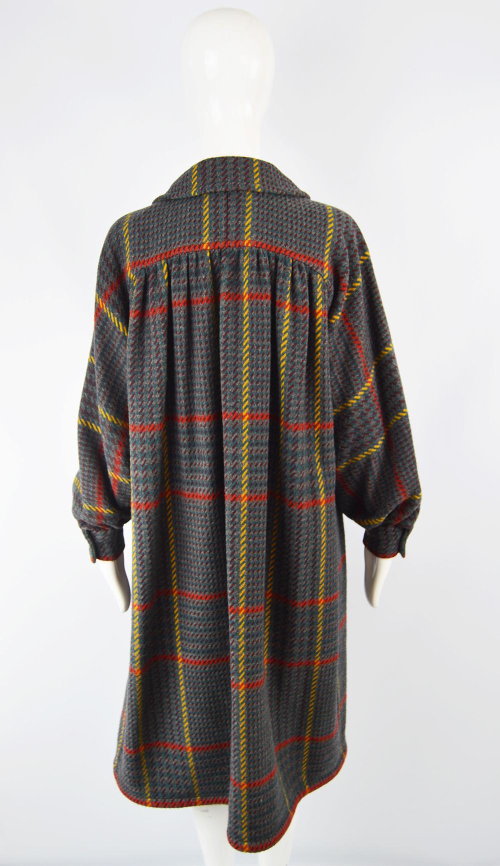 Valentino Vintage Grey Checked Wool Oversized Gathered Back Coat, 1980s For Sale 3