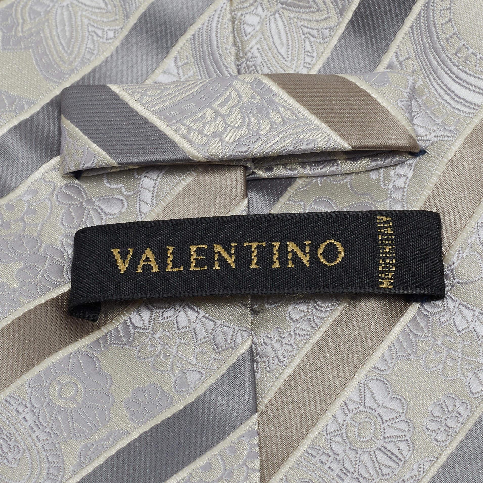 Grigio Cravatta in seta jacquard a righe grigie di Valentino Vintage By in vendita