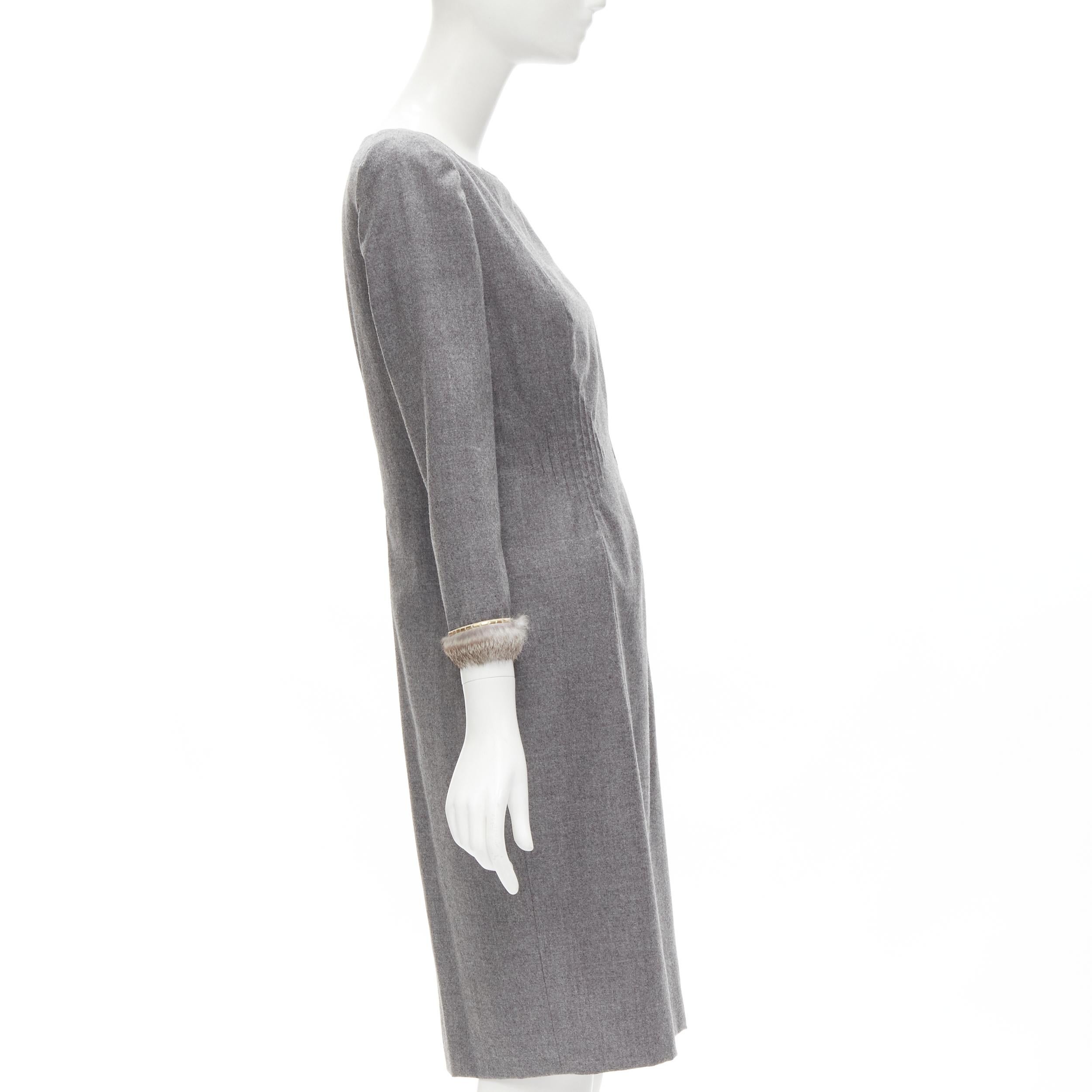 VALENTINO - Robe grise vintage en laine, cachemire et fourrure avec manches pincées, taille US 8 M Pour femmes en vente