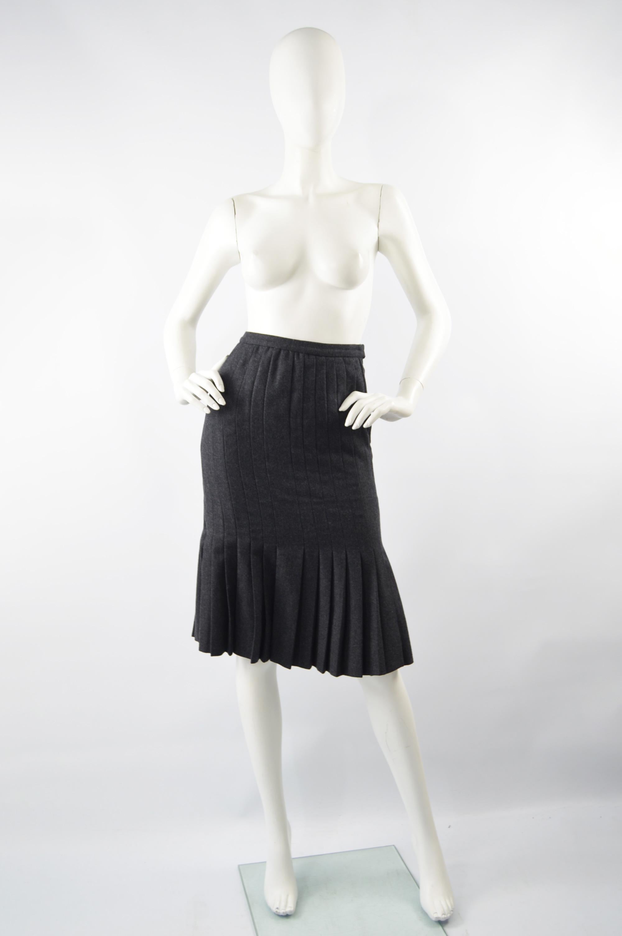 An ultra chic, brilliantly constructed vintage womens Valentino skirt from the 80s, in a grey wool fabric. It has amazing pleating and darts throughout with a fishtail effect created by the box pleats at the bottom. Perfect for the office. 


Size: