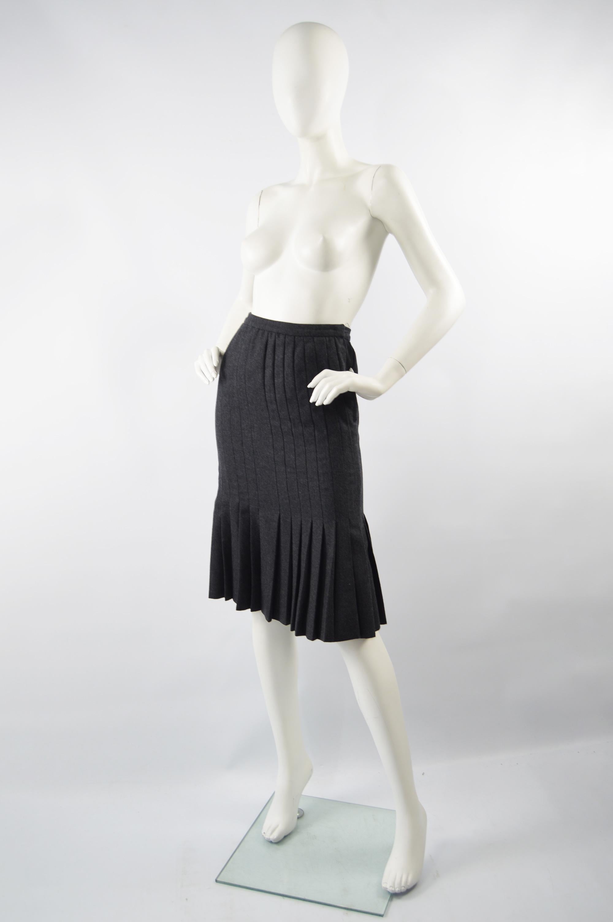 Valentino Vintage Grey Wool Pleated Skirt In Excellent Condition In Doncaster, South Yorkshire