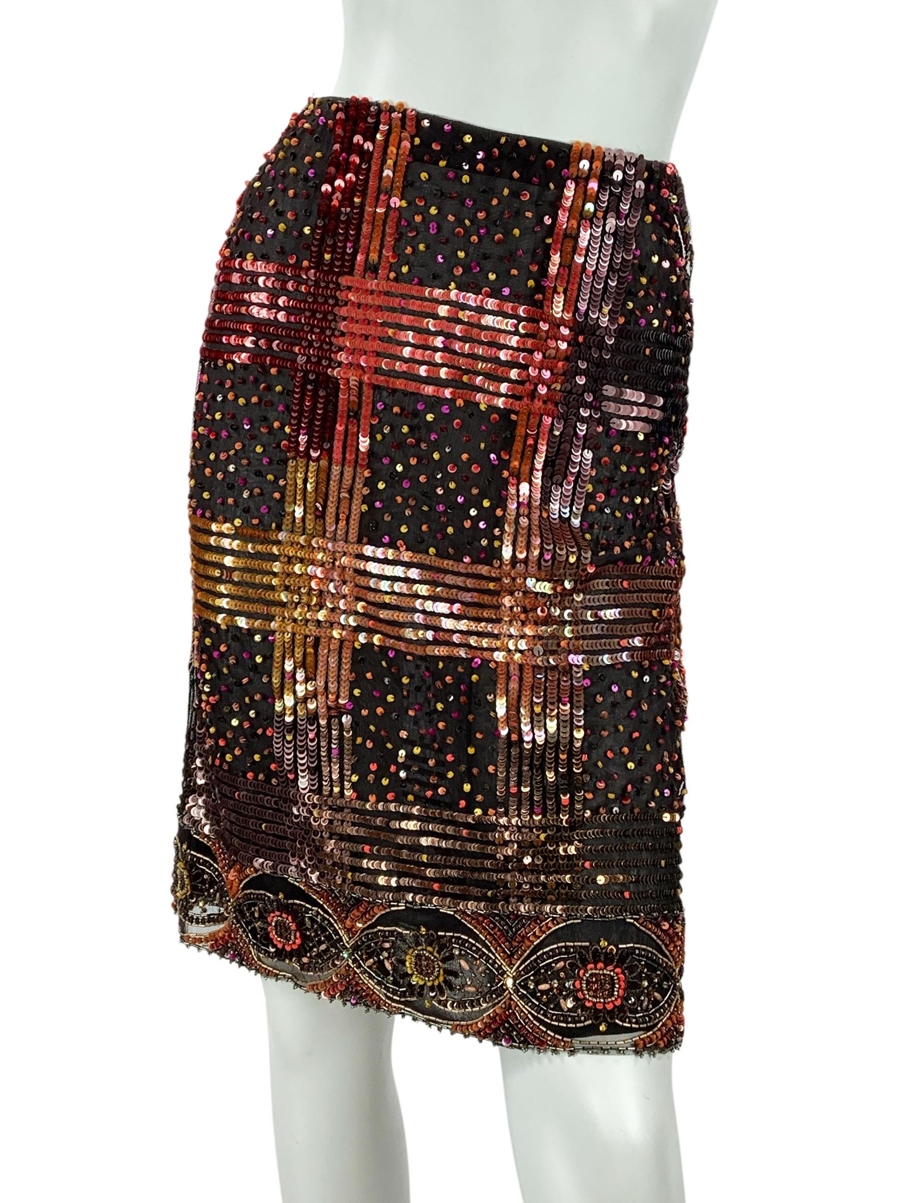 Valentino Vintage Multi Farbe Pailletten Semi Sheer Abendrock
Größe/Zusammensetzung Label abgeschnitten, ca. Größe M
Transparenter Tüll, vollständig mit mehrfarbigen Pailletten und Perlen verziert. Gelb/orangefarbene Pailletten haben einen