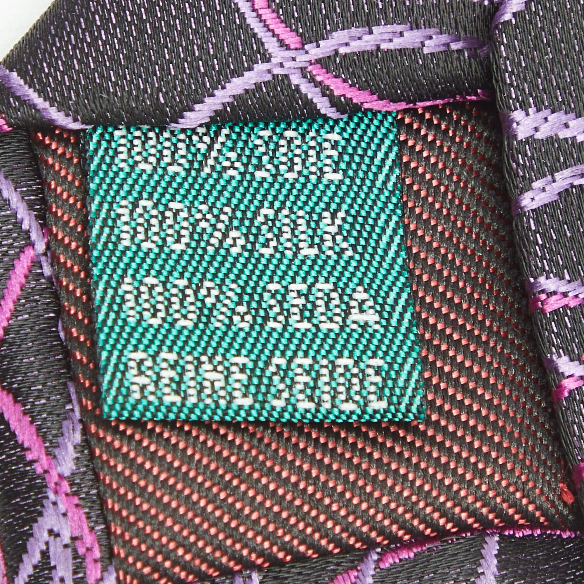 Valentino Cravatta tradizionale in seta jacquard viola vintage &Tradition In condizioni ottime in vendita a Dubai, Al Qouz 2