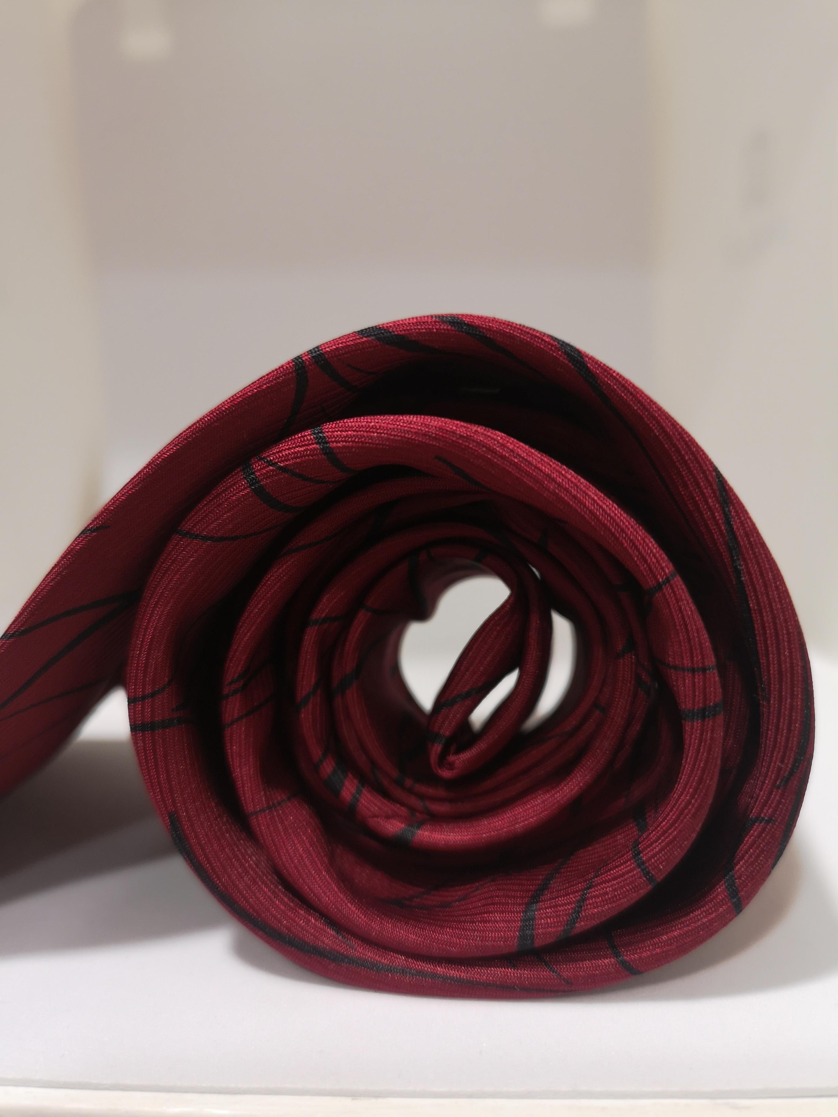 Valentino Vintage red silk tie In Good Condition In Capri, IT