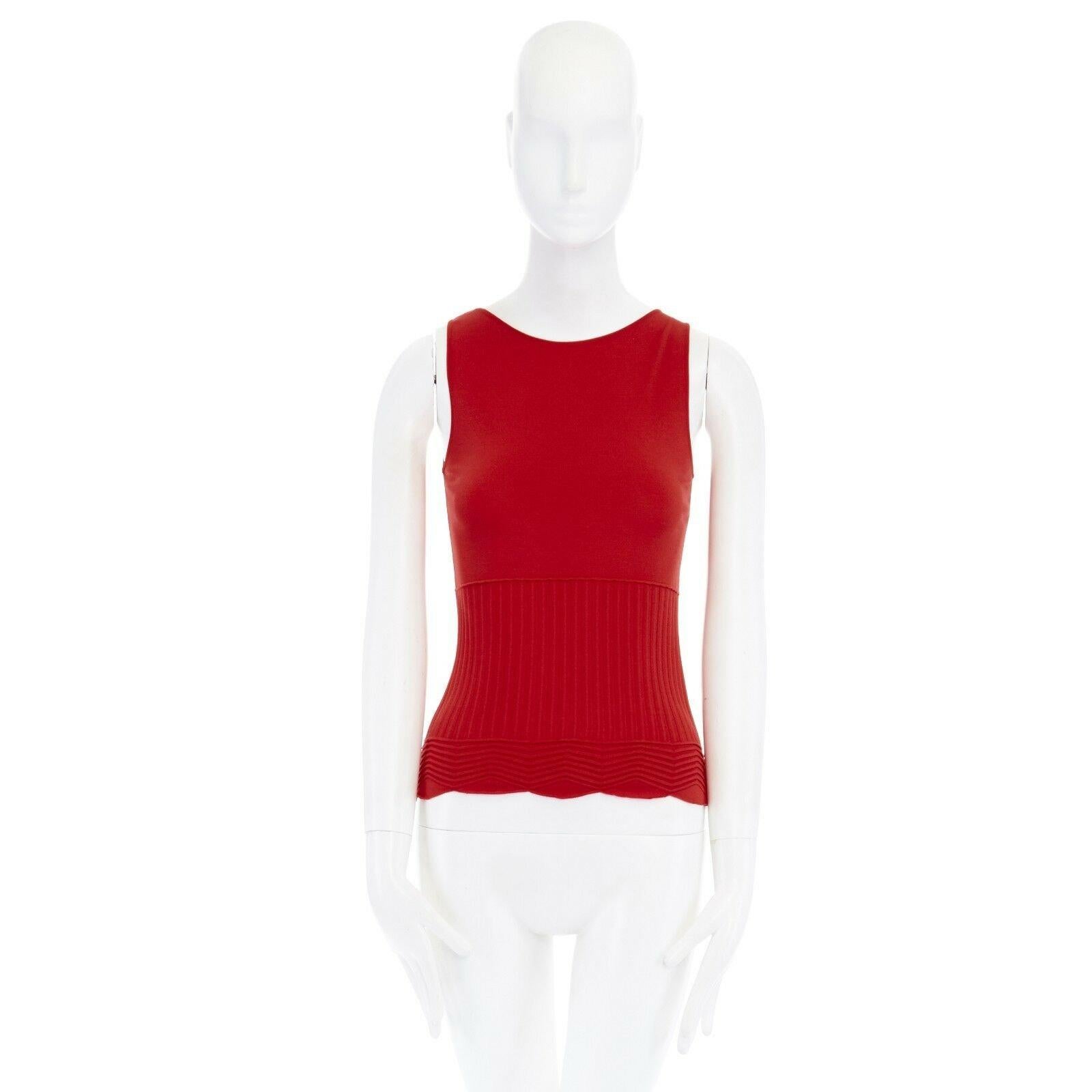 VALENTINO Vintage red viscose blend knitted ribbed hem sleeveless top XS
Brand: Valentino
Model Name / Style: Sleeveless vest
Material: Viscose blend
Color: Red
Pattern: Solid
Closure: Pull on
Extra Detail: Ribbed hem. Scalloped hem. Sleeveless.