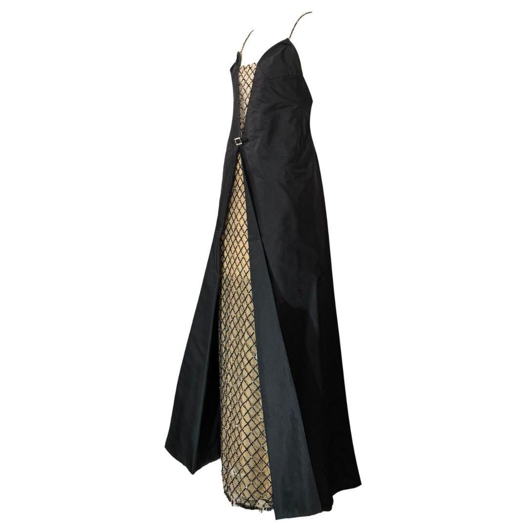 Valentino Vintage Runway Embellished Evening Gown Fall/Winter 2001 Size 6 In Good Condition For Sale In Saint Petersburg, FL