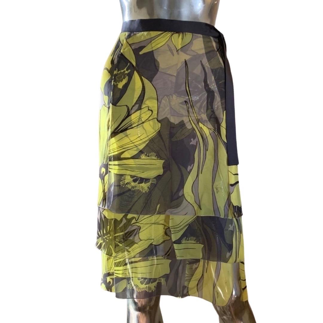 Brown Valentino Italy Signature Chartreuse Floral Silk Print Tiered Skirt Size 12 For Sale