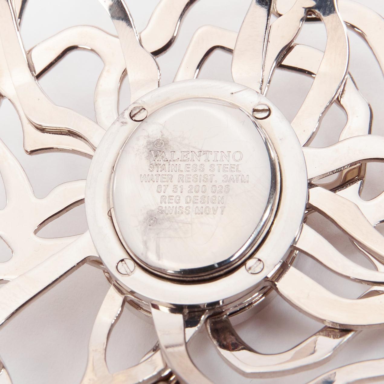 VALENTINO Montre bracelet vintage fleur en cristal argenté et acier inoxydable Pour femmes en vente
