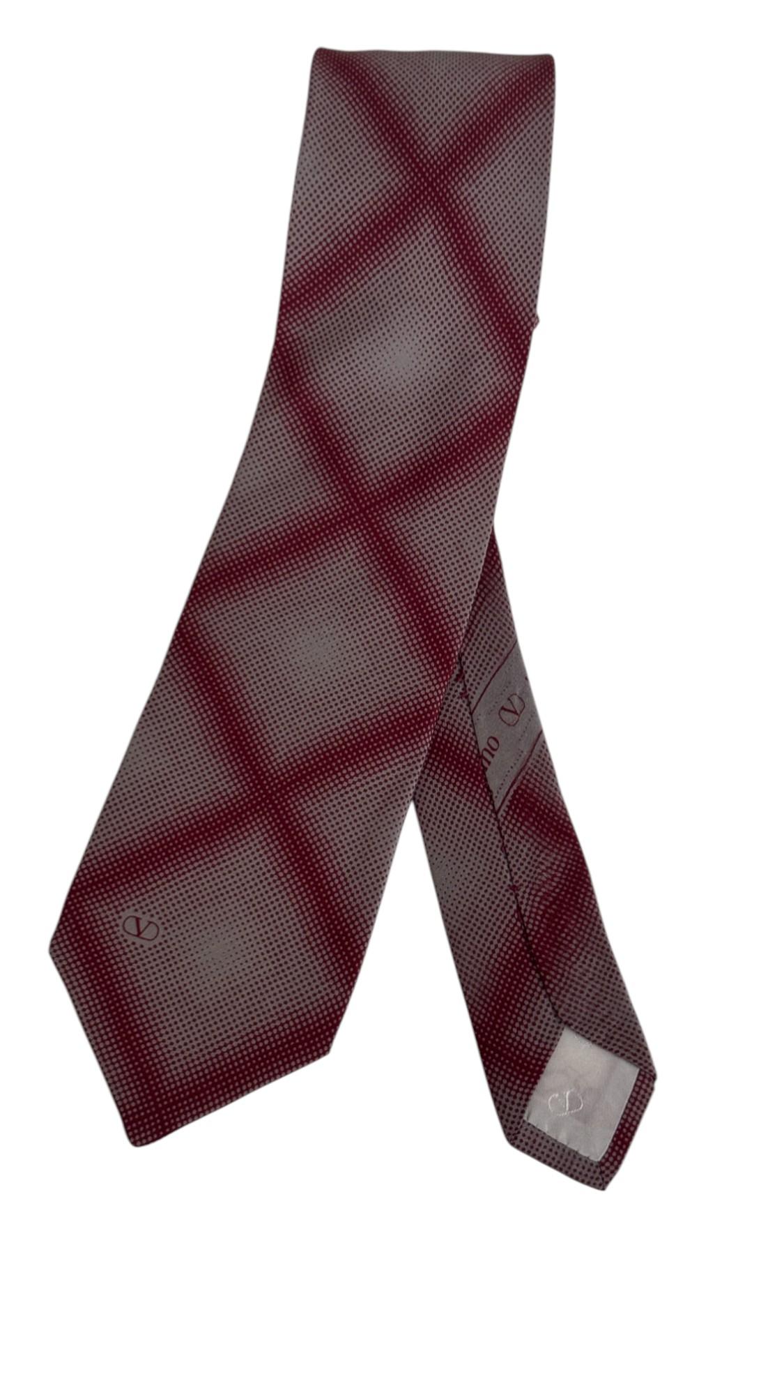 Valentino Vintage Tie – Burgundy and Grey Geometric Pattern – Made in Italy In condizioni buone in vendita a Milano, IT