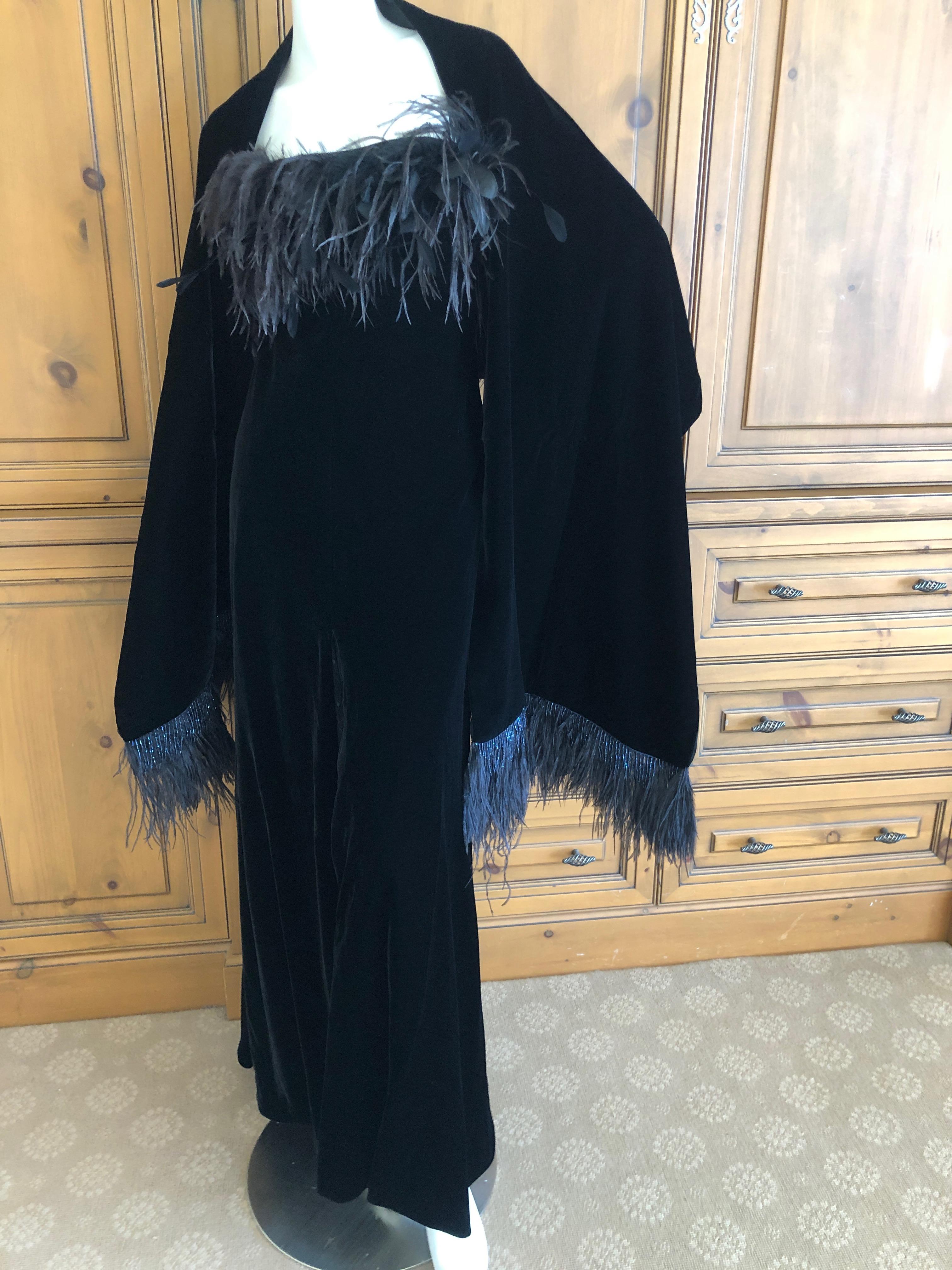 Valentino Vintage Velvet Feather Trimmed Evening Dress w Matching Feather Shawl.
Feather trimmed bodice with a matching shawl accented with beads and feathers.
Very high slit with lace .
This is such a charming piece.
There is no size tag, it is