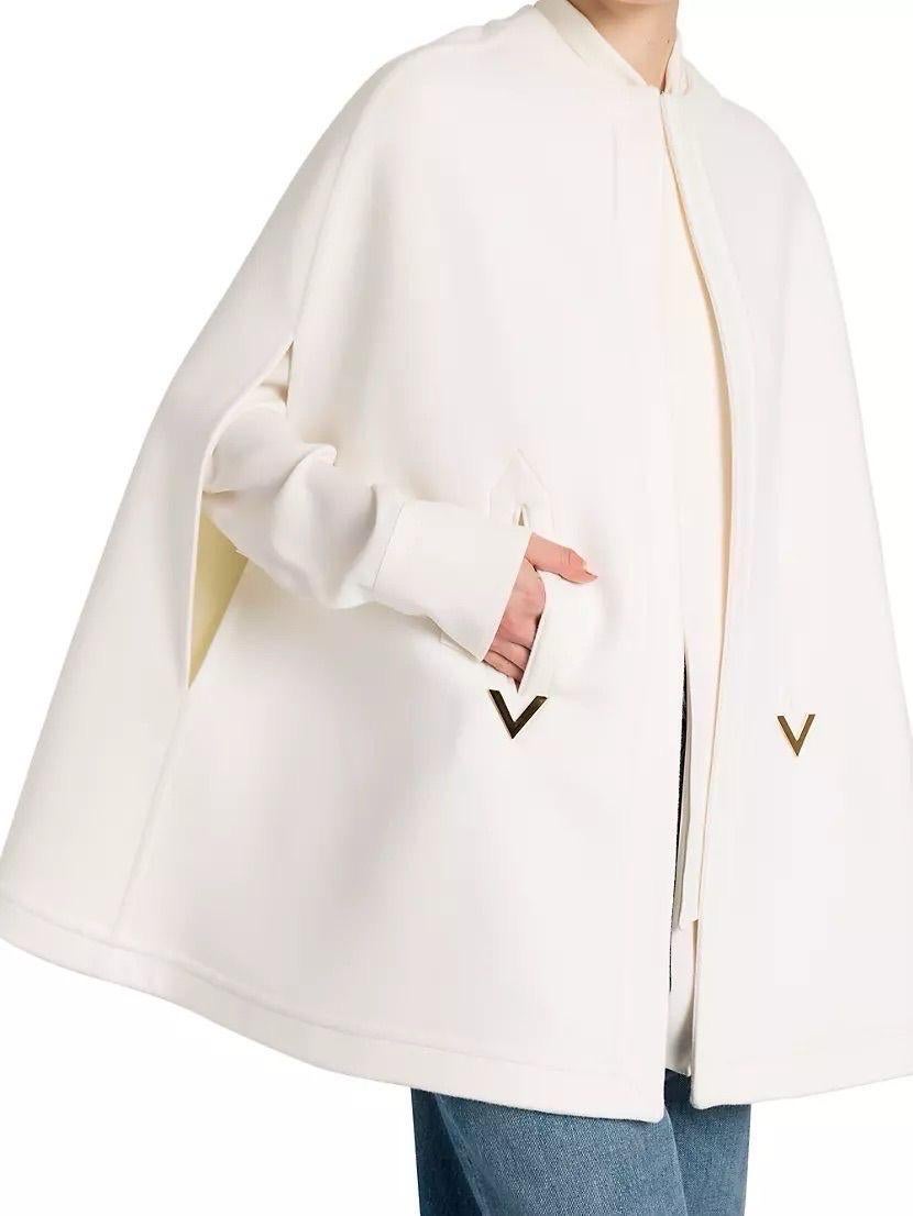 Valentino Virgin wool & cashmere White Cape For Sale 6