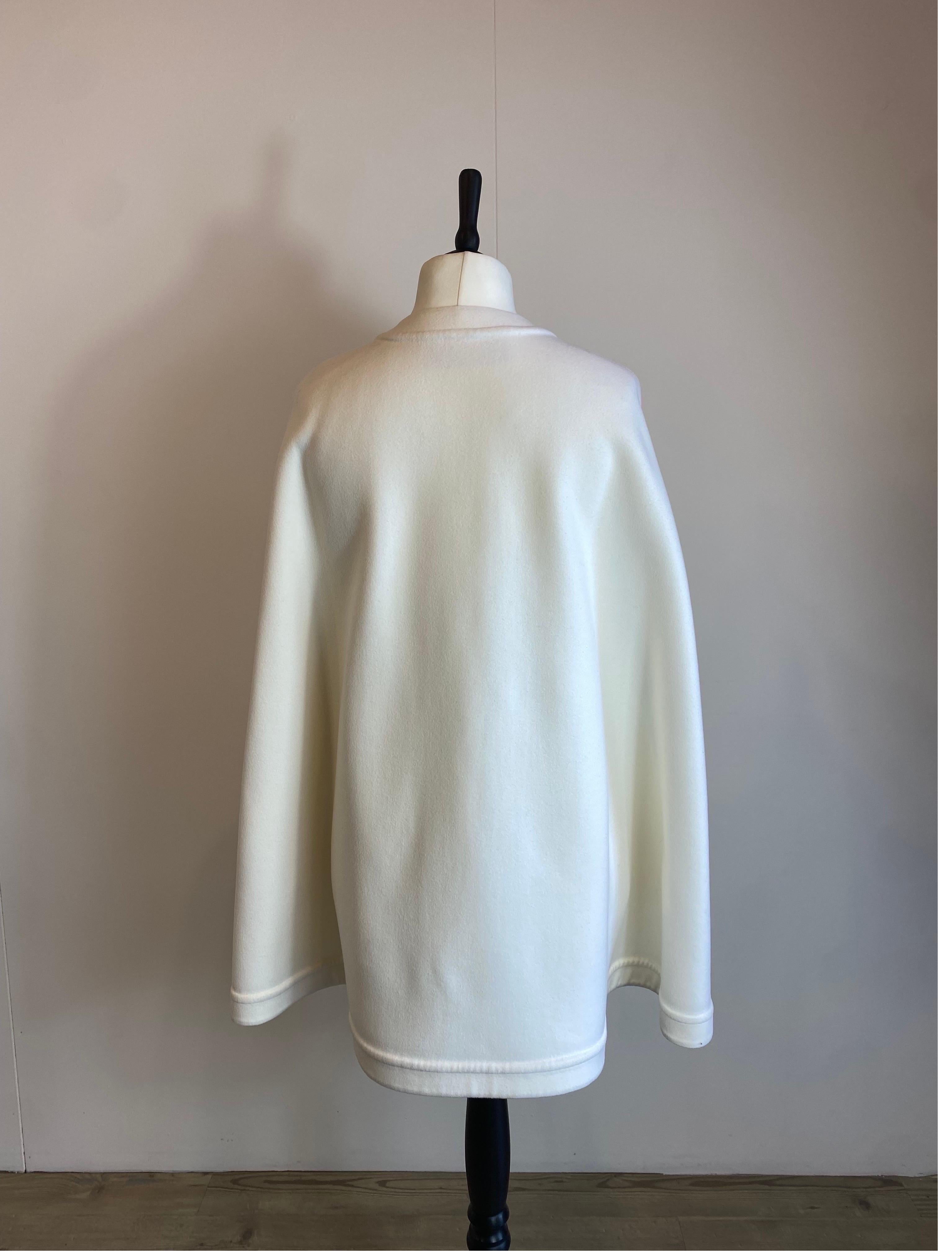 Valentino Virgin wool & cashmere White Cape For Sale 3