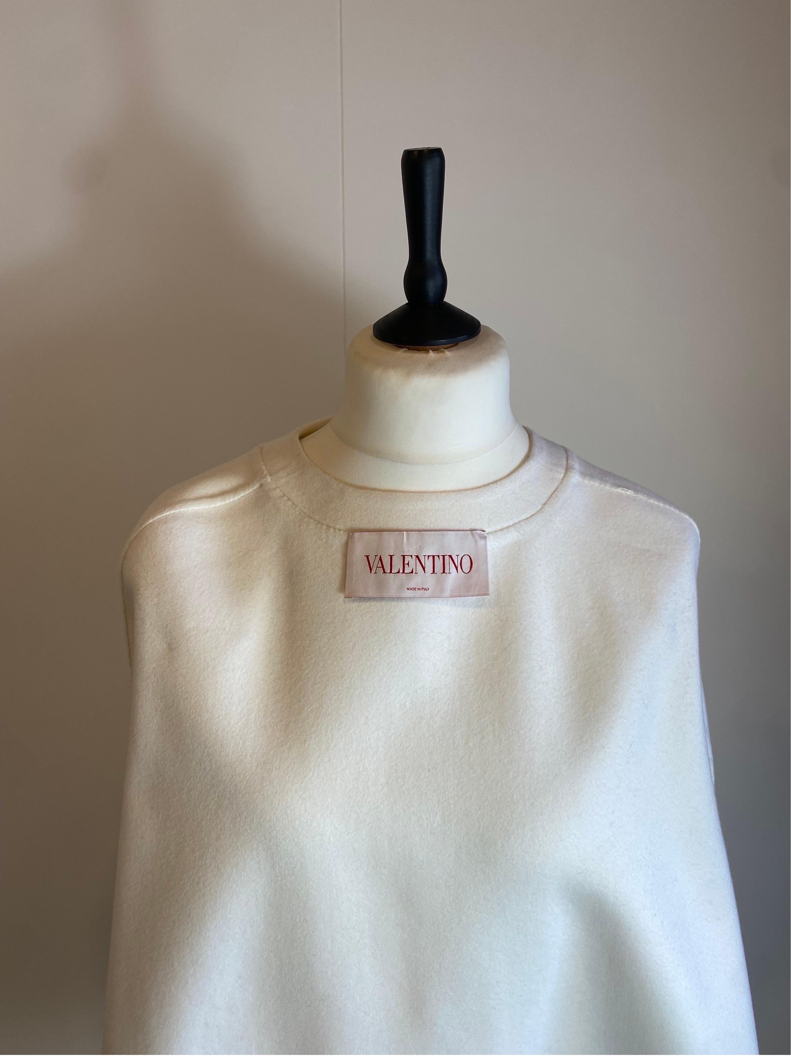 Valentino Virgin wool & cashmere White Cape For Sale 4