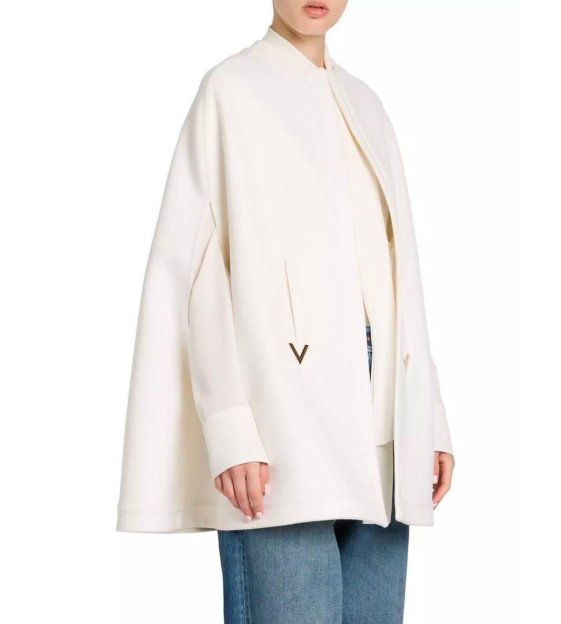 Valentino Virgin wool & cashmere White Cape For Sale 5