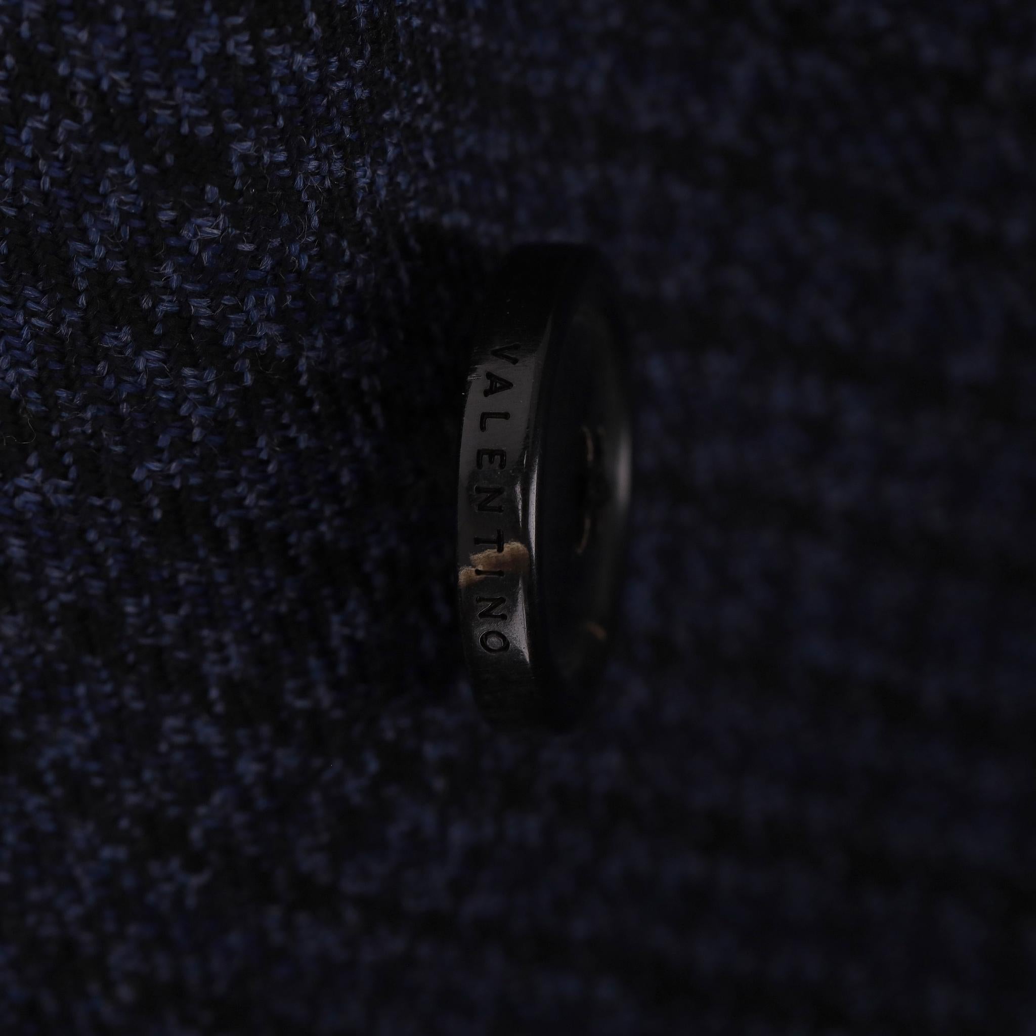 Valentino Giacca con cintura con logo V.I.I. in tweed di lana vergine in vendita 1
