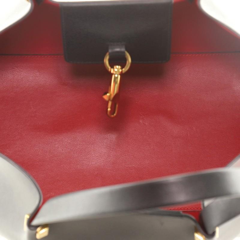 Valentino VLogo Escape Shopper Fourre-tout en cuir avec incrustation Moyen 1