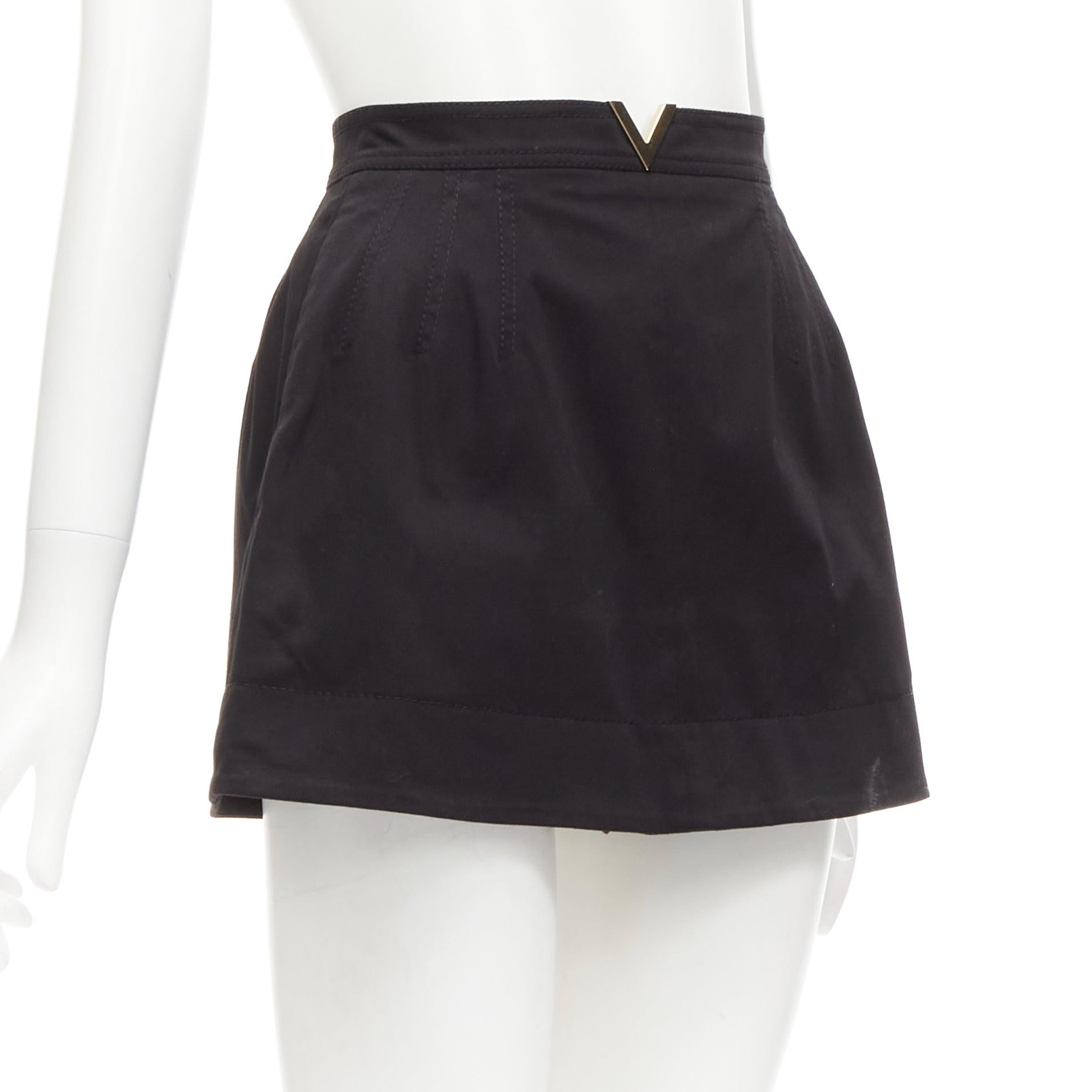 Women's VALENTINO VLOGO gold tone metal hardware black 60's mini skirt skorts IT38 XS For Sale