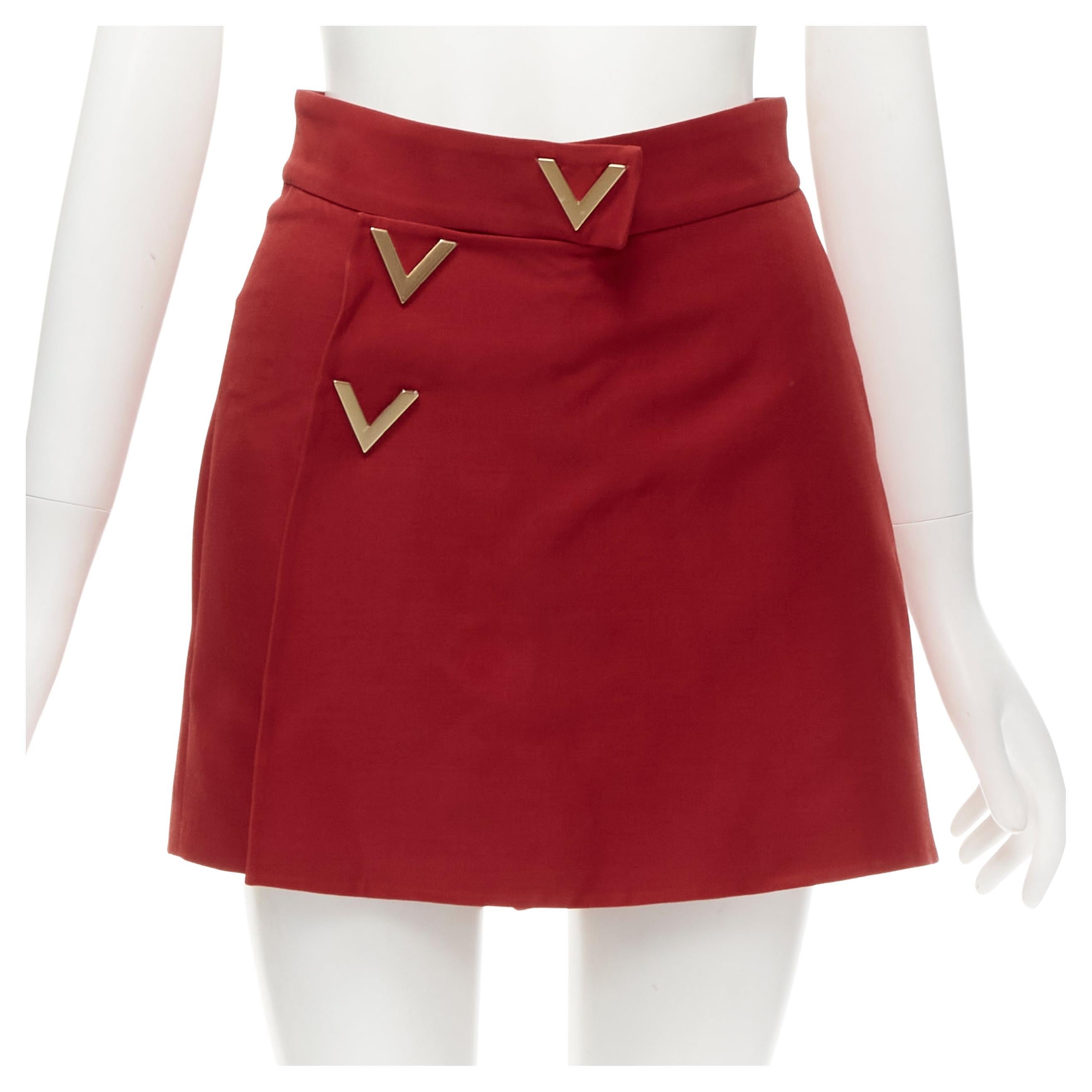 VALENTINO VLOGO gold tone V button red wool silk 60's mini skirt skorts IT38 XS