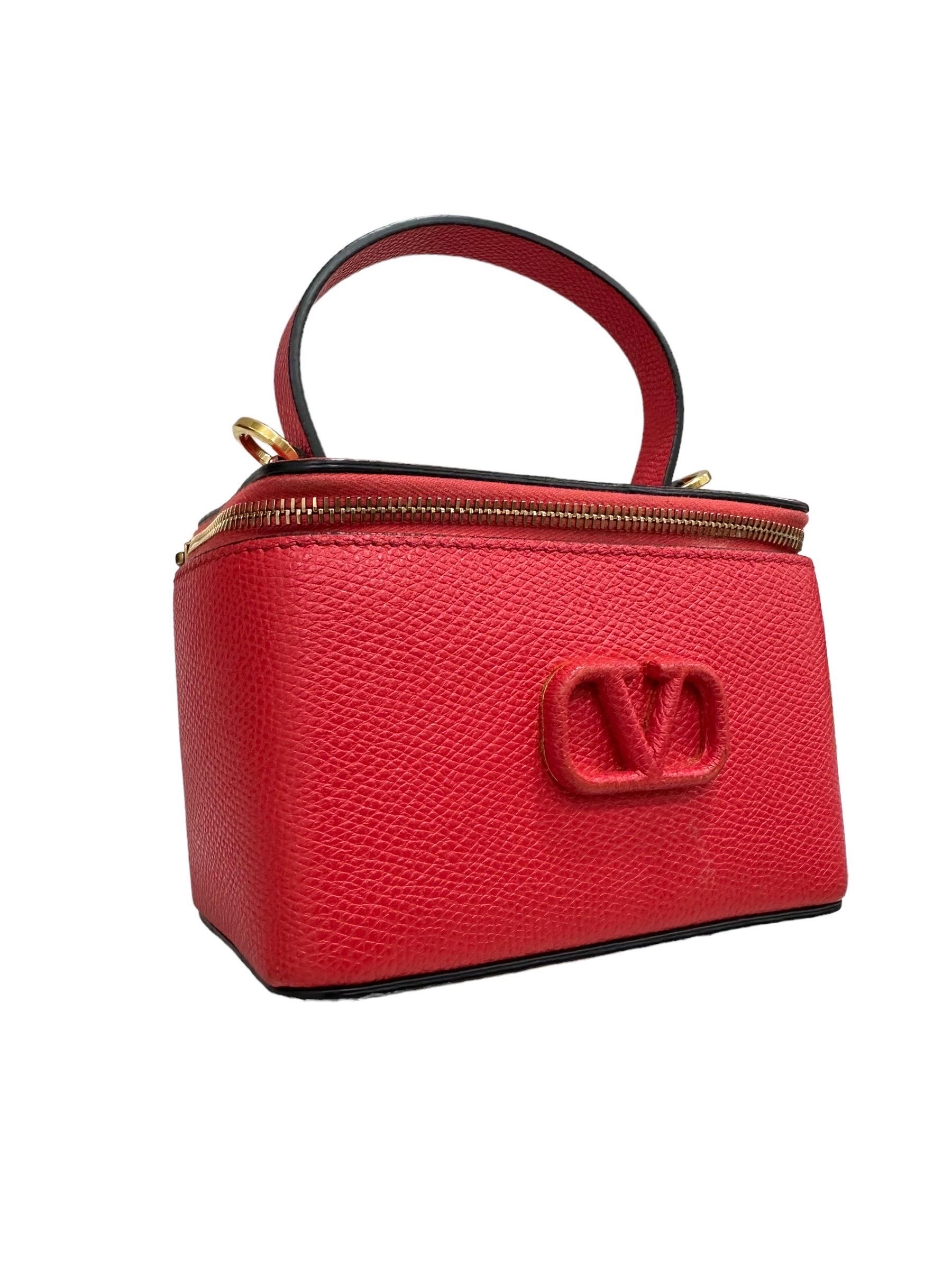 Valentino VLogo Micro Beauty Rosso Borsa a Tracolla In Excellent Condition For Sale In Torre Del Greco, IT