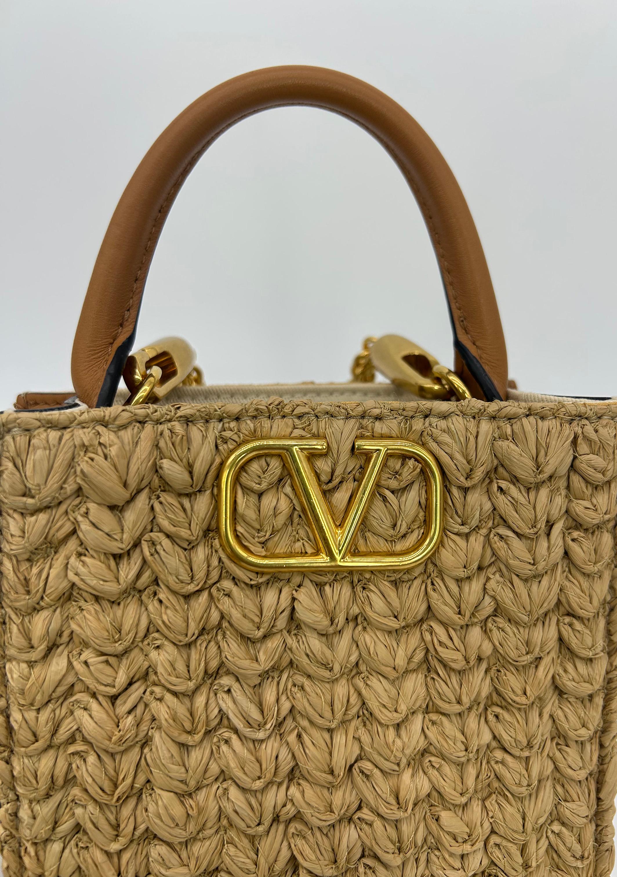 Valentino - Pochette en raphia Nord-Sud Pour femmes en vente