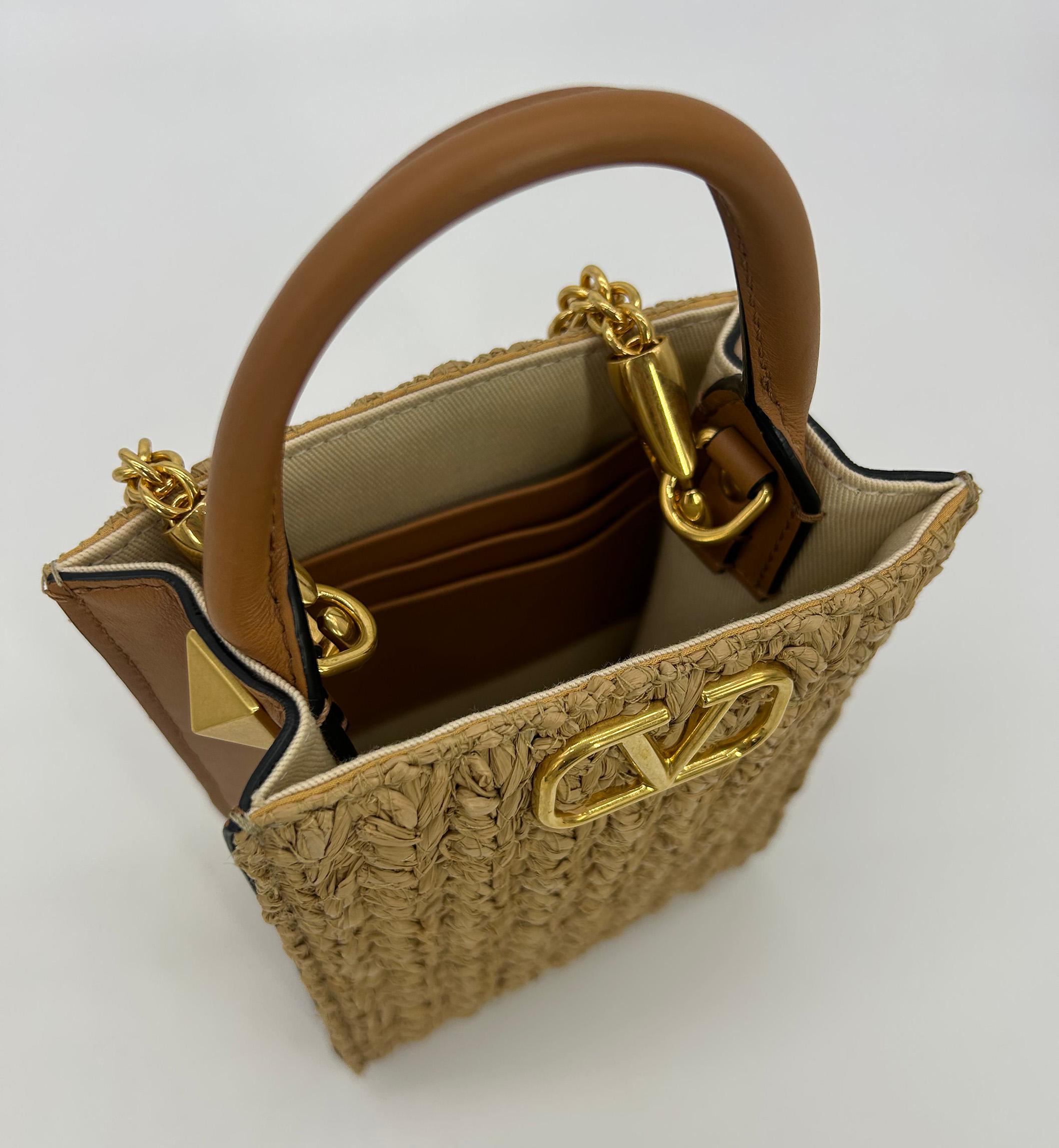 Valentino - Pochette en raphia Nord-Sud en vente 1
