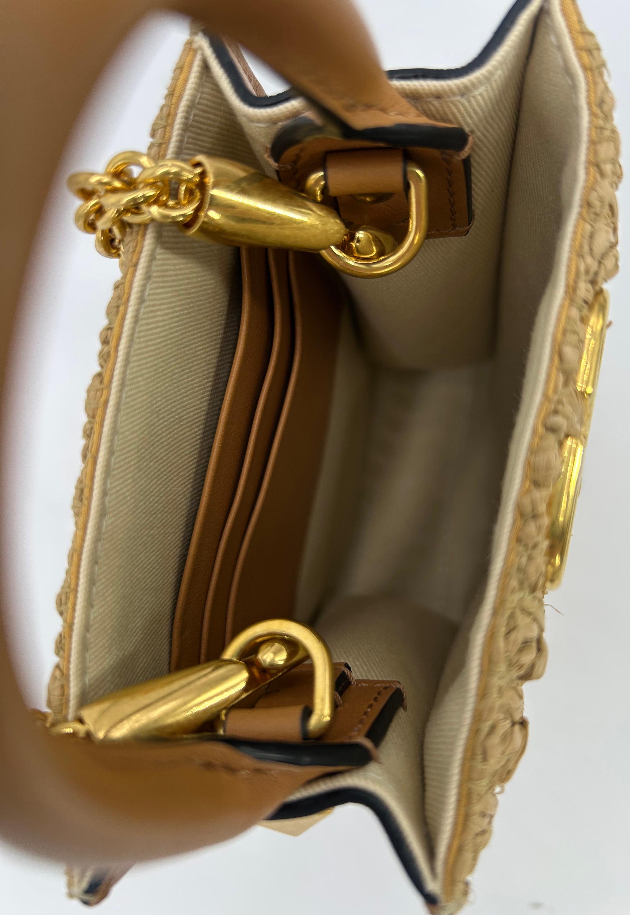 Valentino - Pochette en raphia Nord-Sud en vente 2