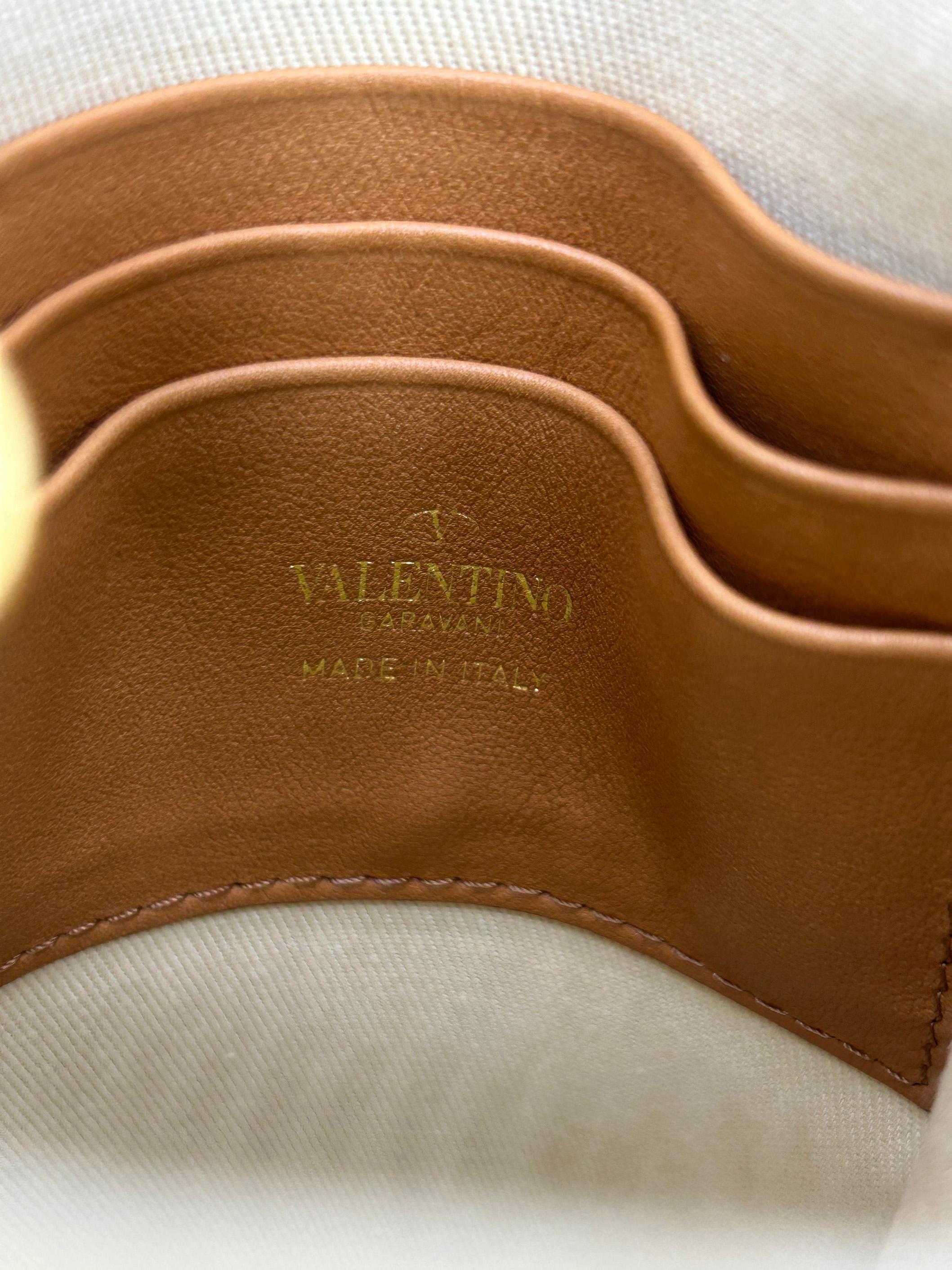 Valentino - Pochette en raphia Nord-Sud en vente 3