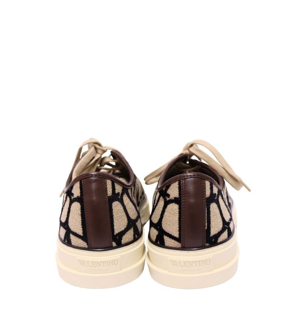 Valentino VLOGO Toile Low Top Sneaker Size EU 43.5 In New Condition For Sale In Amman, JO
