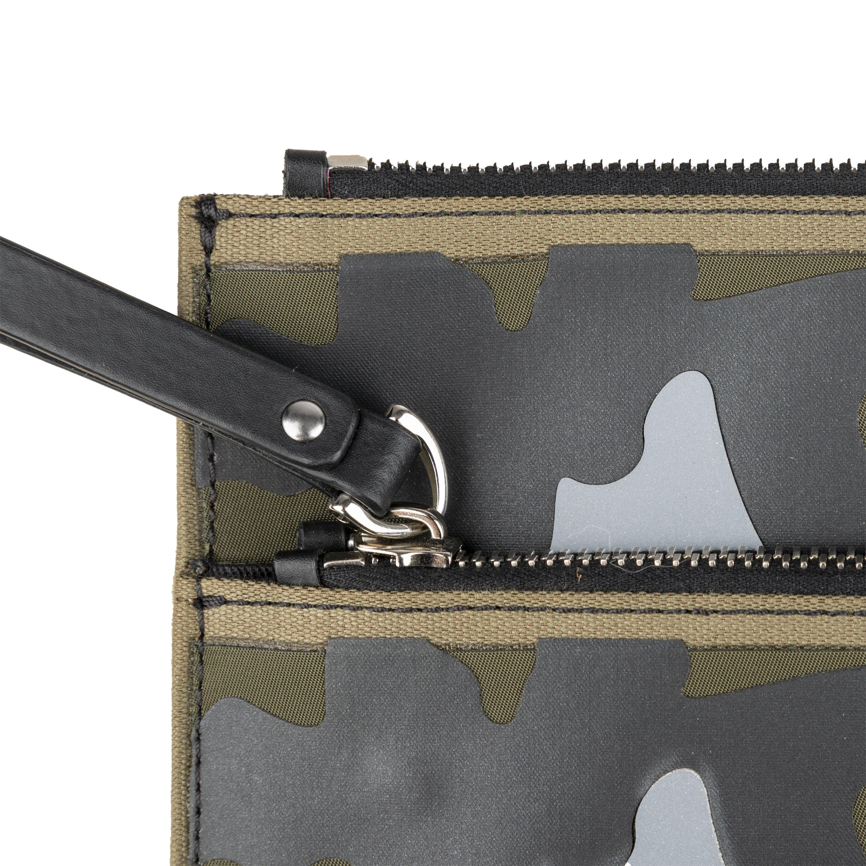 Valentino VLTN Camouflage Pouch Bag - '10s In Excellent Condition For Sale In Milano, IT