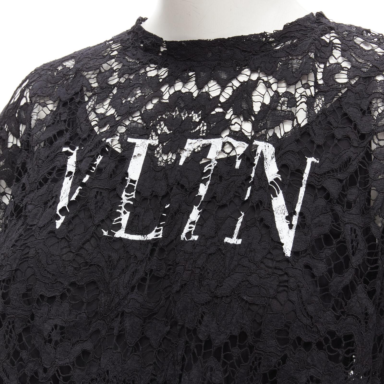 VALENTINO VLTN logo black lace white full floral lace playsuit romper XS
Reference: AAWC/A00153
Brand: Valentino
Designer: Pier Paolo Piccioli
Collection: VLTN Logo
Material: Lace
Color: Black, White
Pattern: Lace
Closure: Zip
Lining: Viscose
Extra