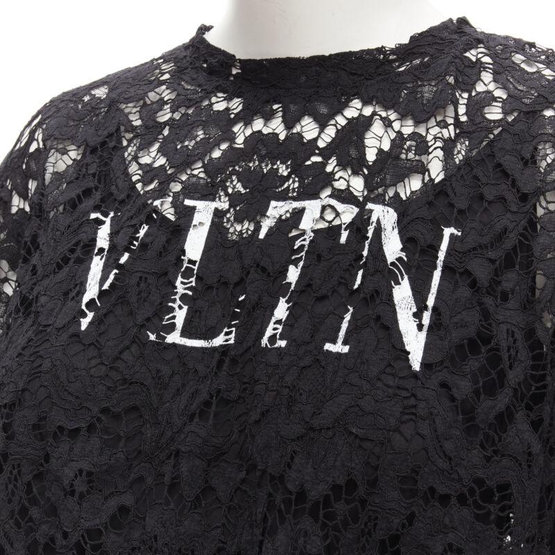 VALENTINO VLTN logo black lace white full floral lace playsuit romper XS
Reference: AAWC/A00153
Brand: Valentino
Designer: Pier Paolo Piccioli
Collection: VLTN Logo
Material: Lace
Color: Black, White
Pattern: Lace
Closure: Zip
Lining:  Viscose
Extra