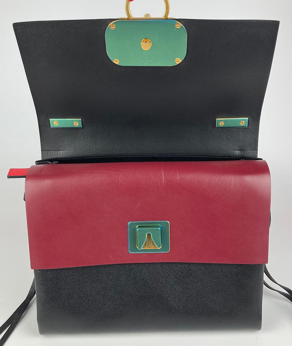 Valentino VRING medium shoulder bag In Excellent Condition For Sale In Philadelphia, PA
