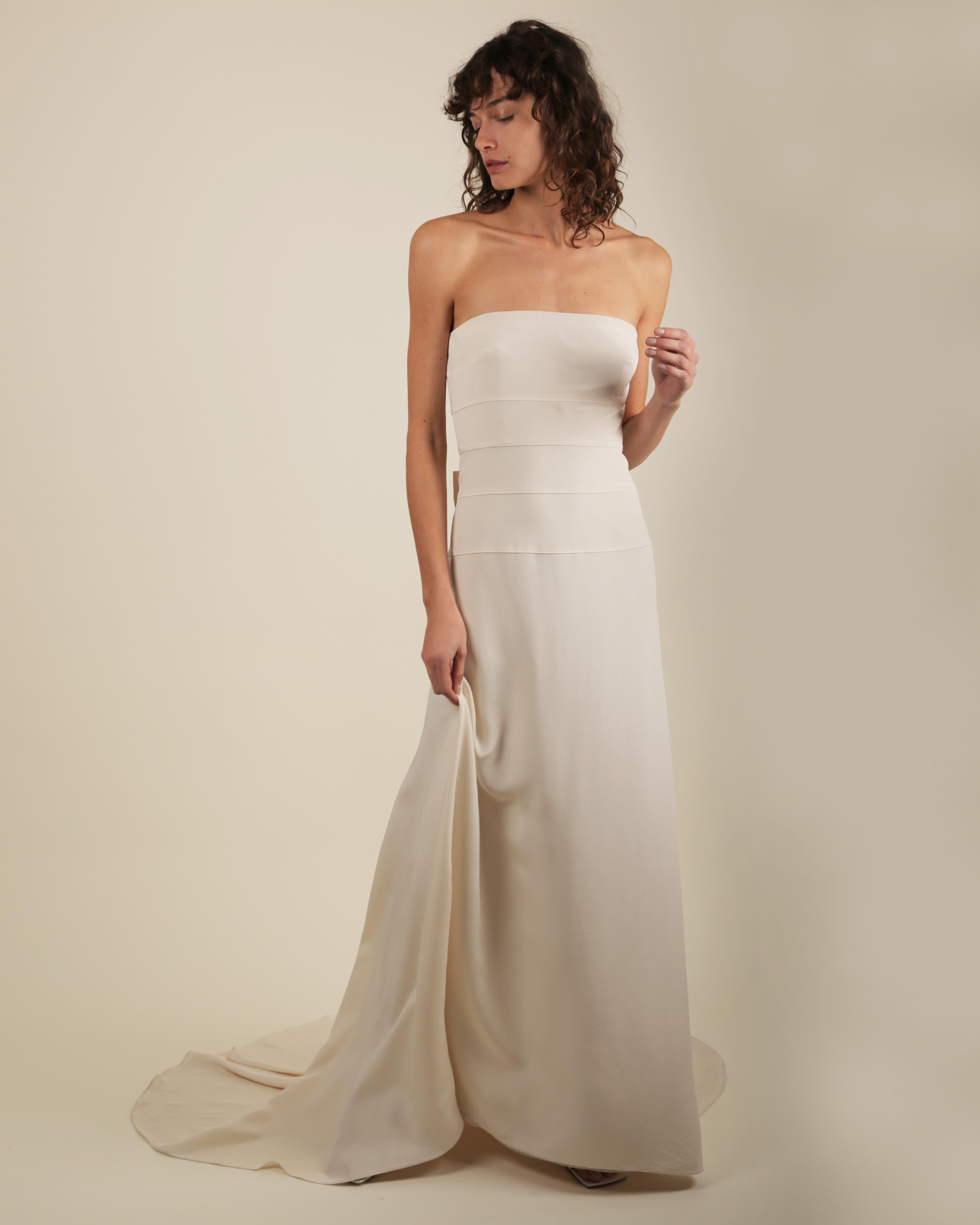 Valentino wedding ivory strapless fitted bodice bow back silk train dress dress S en vente 6