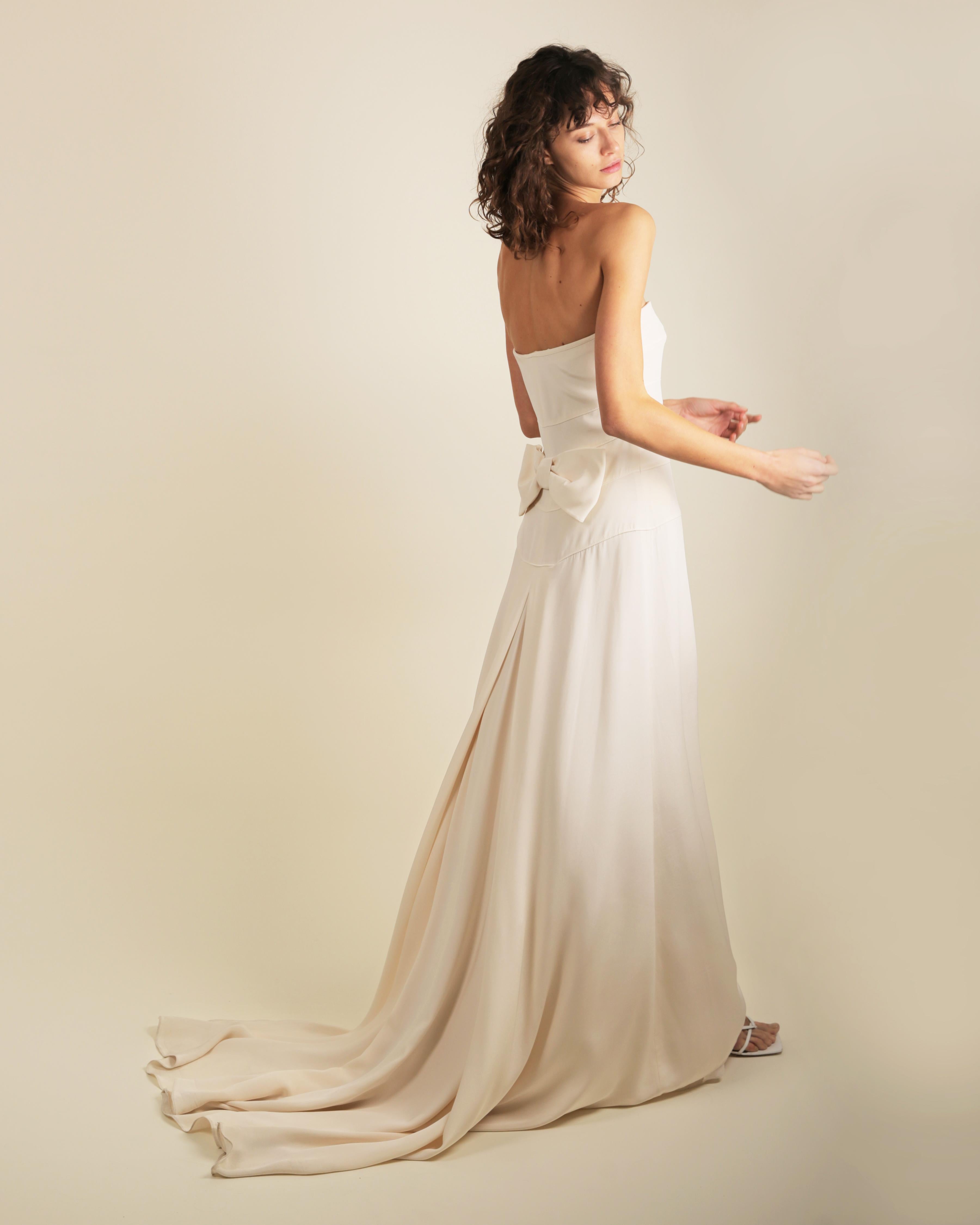 Valentino boda marfil sin tirantes corpiño ajustado lazo espalda seda tren vestido S Beige