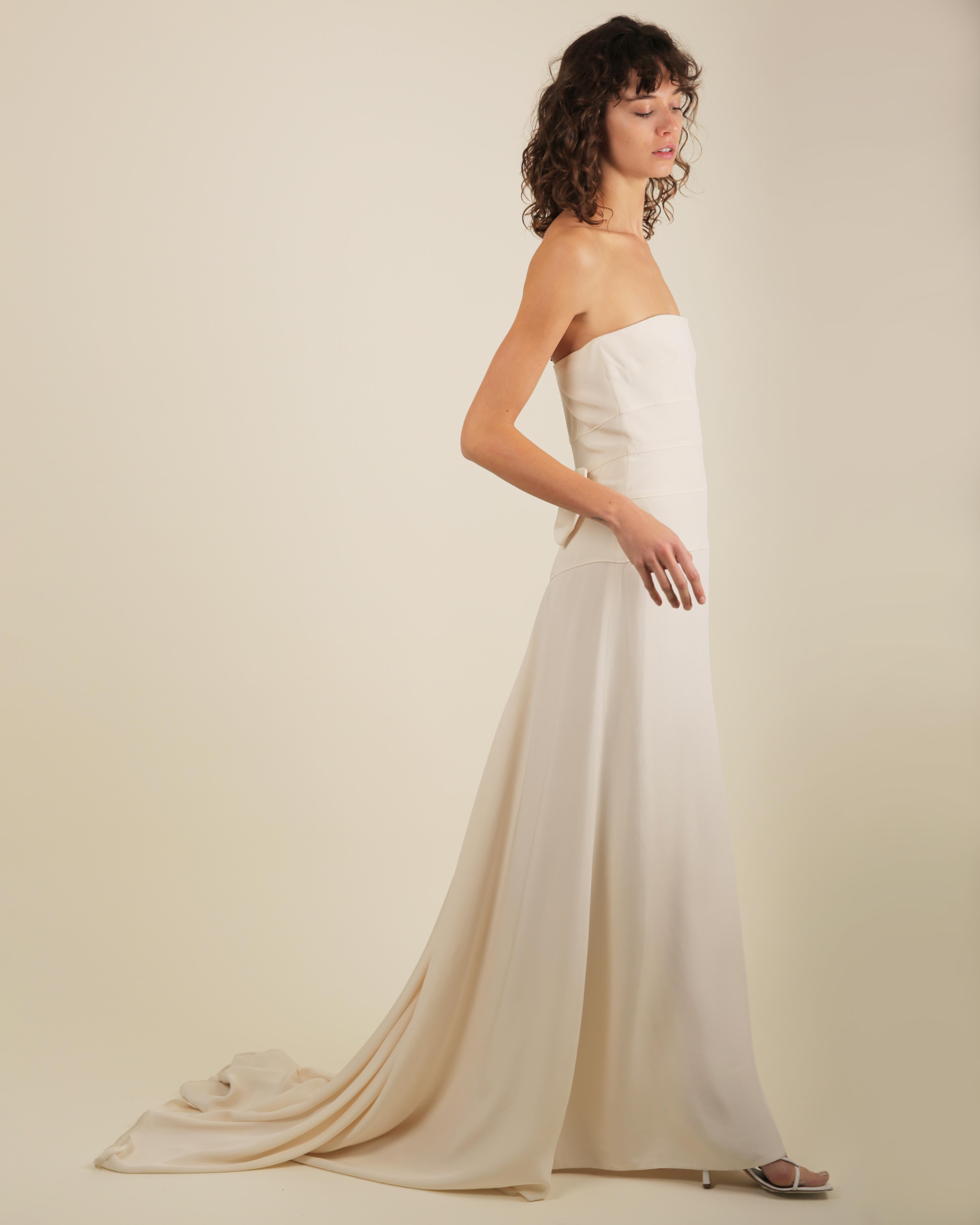 Valentino wedding ivory strapless fitted bodice bow back silk train dress dress S en vente 1